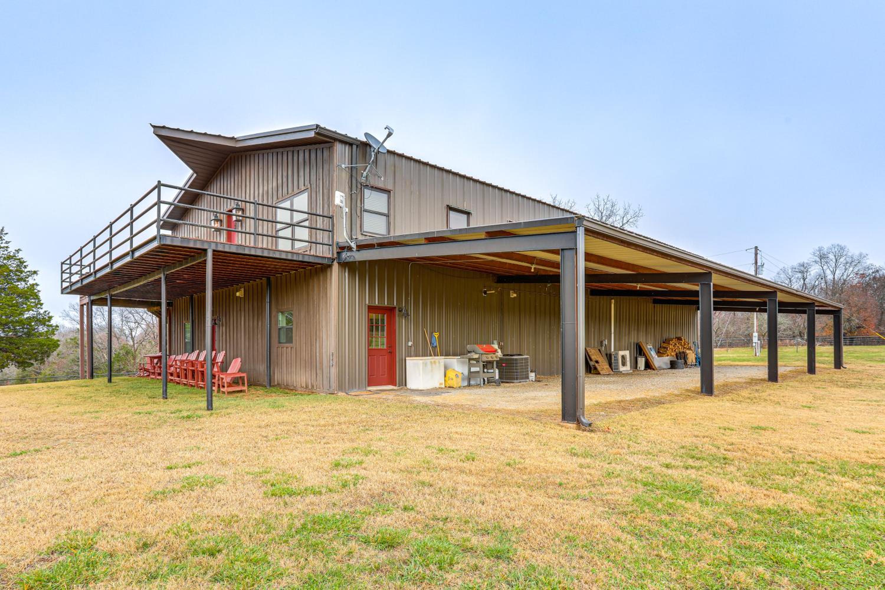 4,800-Sq-Ft Cabin with Creek Access in Caulfield
