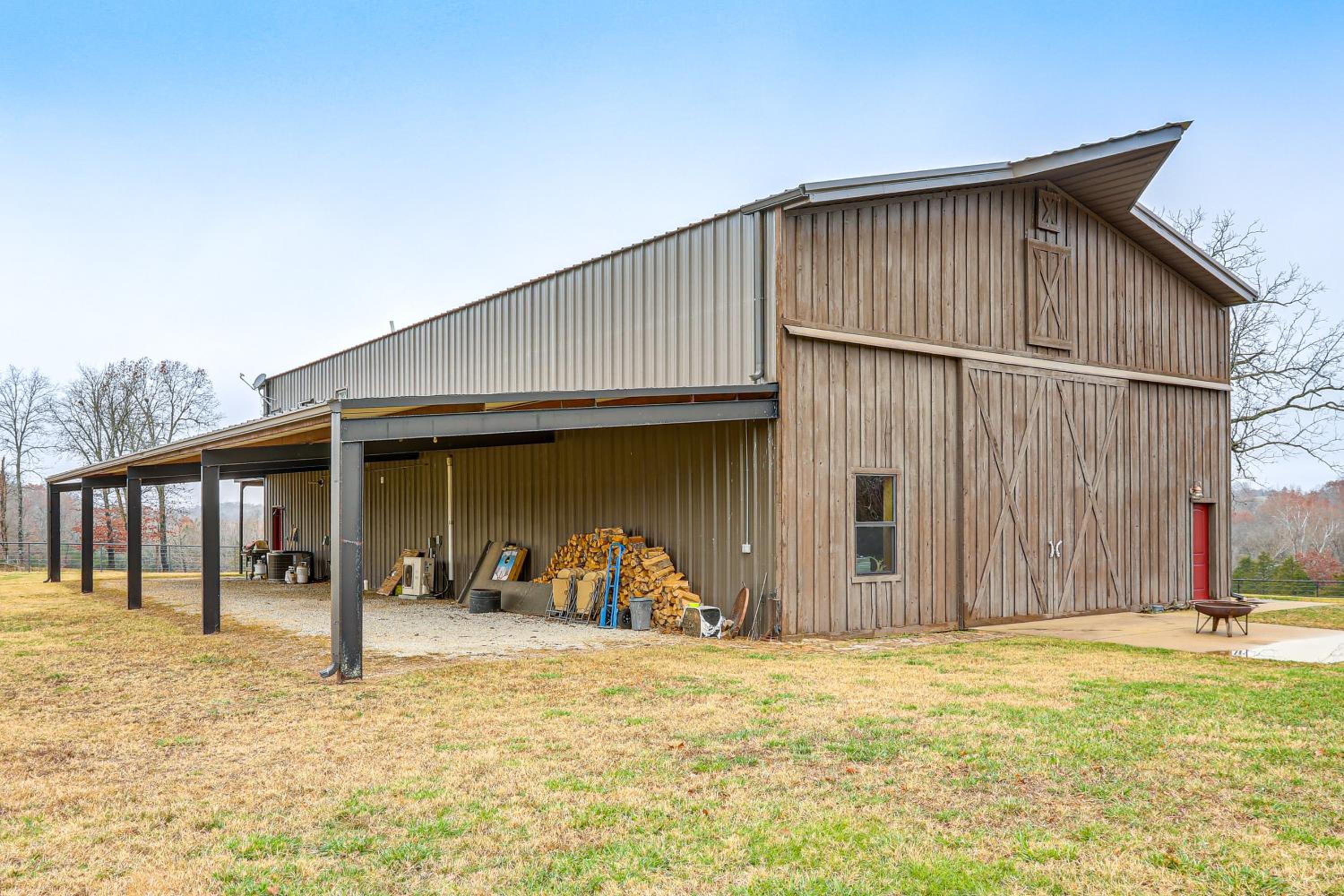 4,800-Sq-Ft Cabin with Creek Access in Caulfield