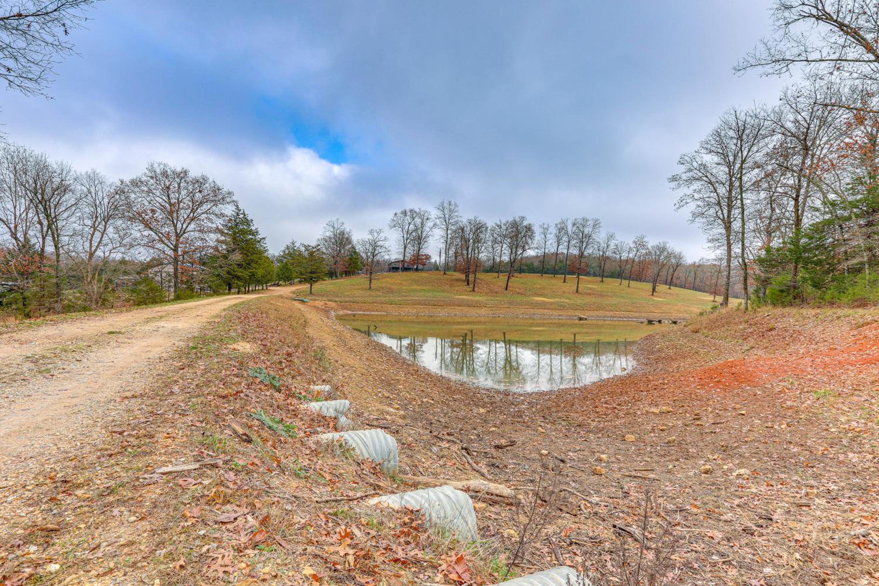 4,800-Sq-Ft Cabin with Creek Access in Caulfield