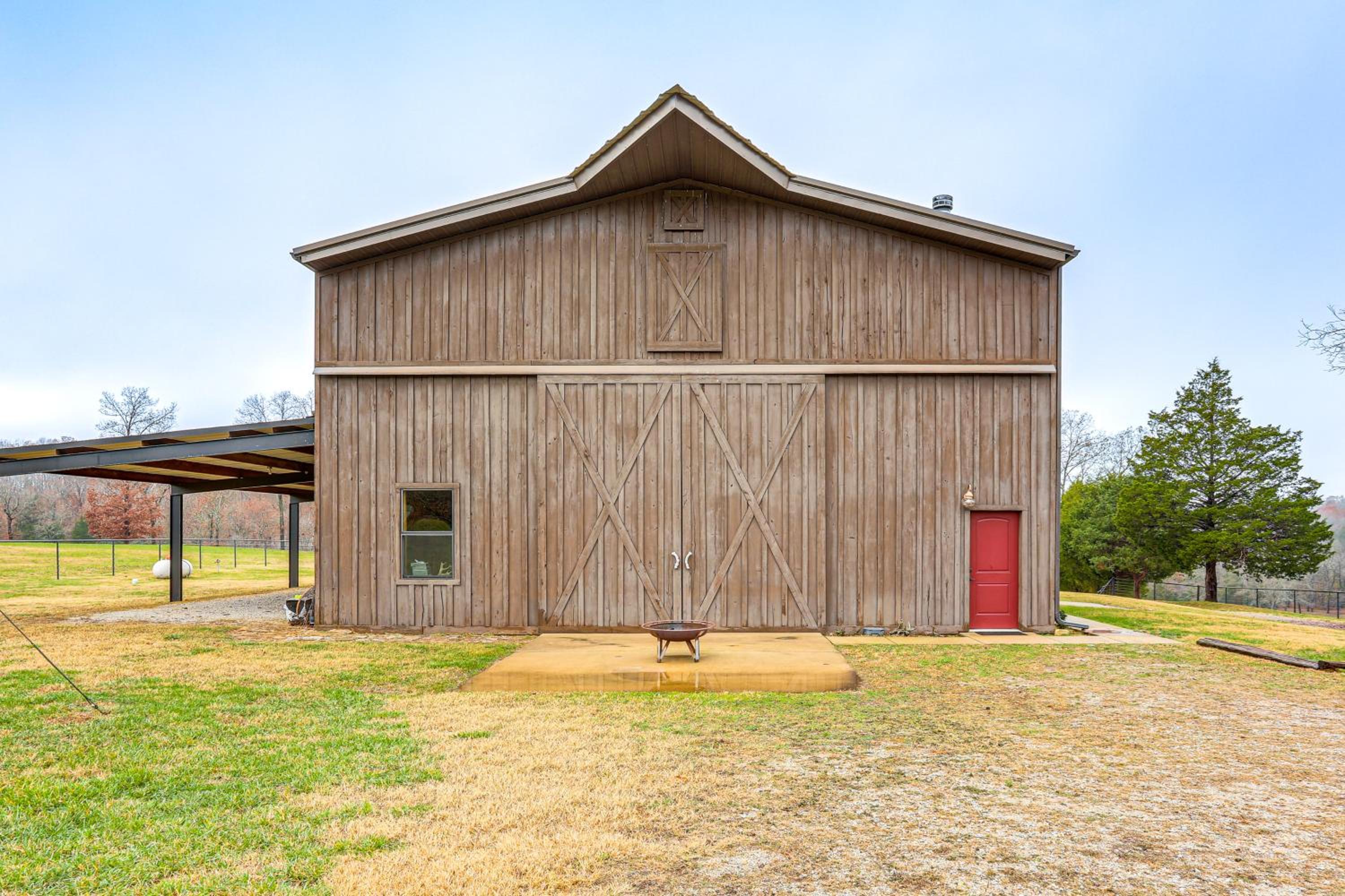 4,800-Sq-Ft Cabin with Creek Access in Caulfield