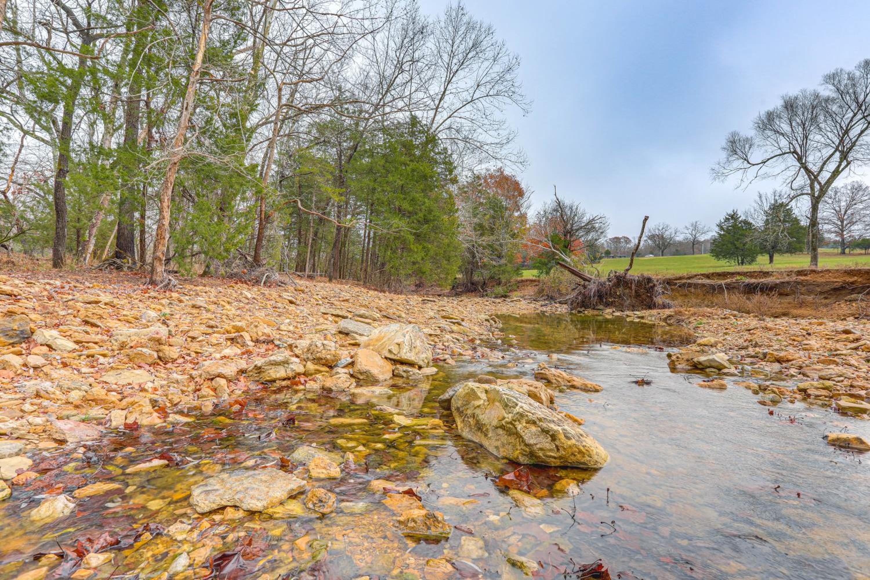 4,800-Sq-Ft Cabin with Creek Access in Caulfield