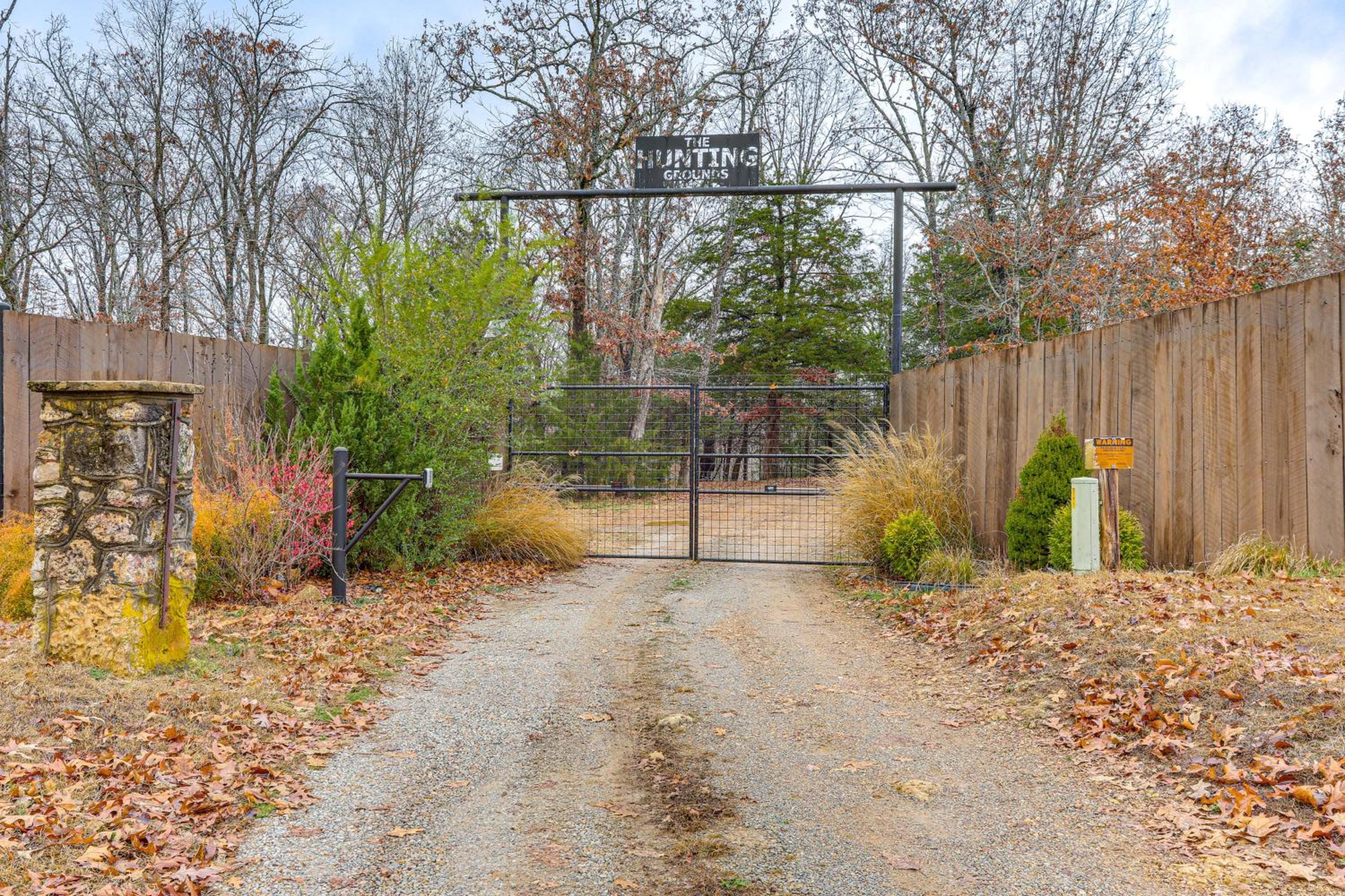 4,800-Sq-Ft Cabin with Creek Access in Caulfield