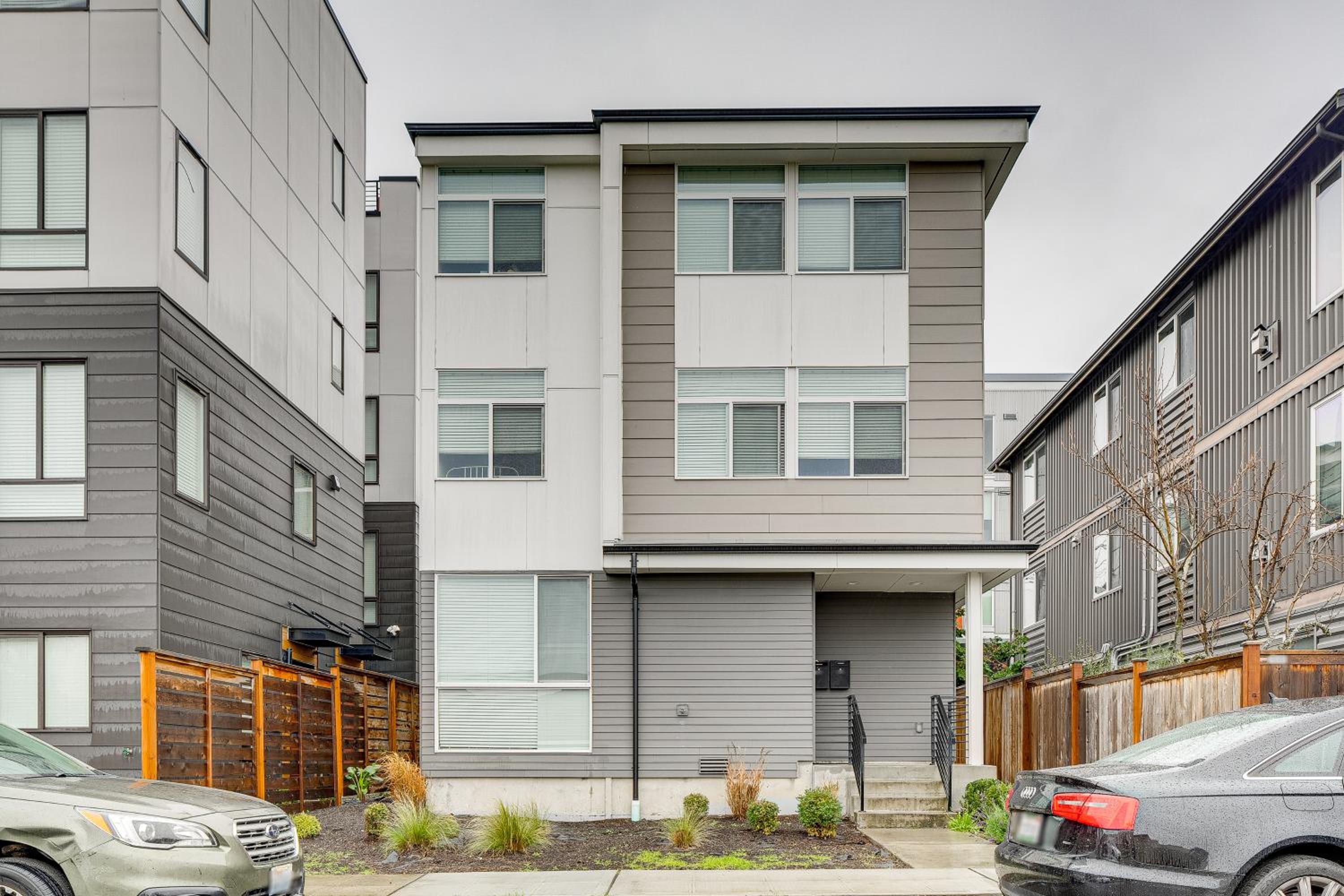 Walk to Seattle University Centrally Located Gem