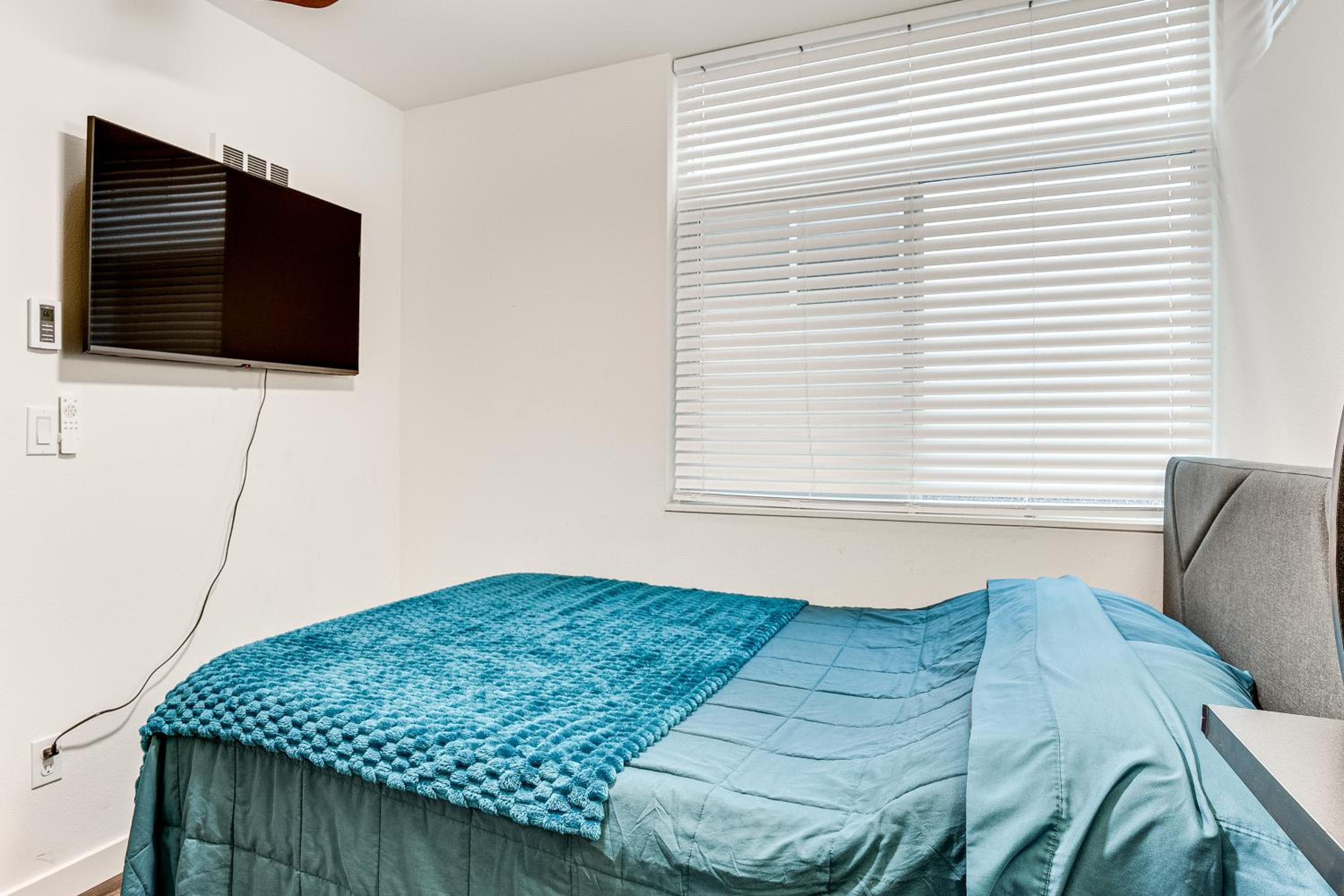 Walk to Seattle University Centrally Located Gem