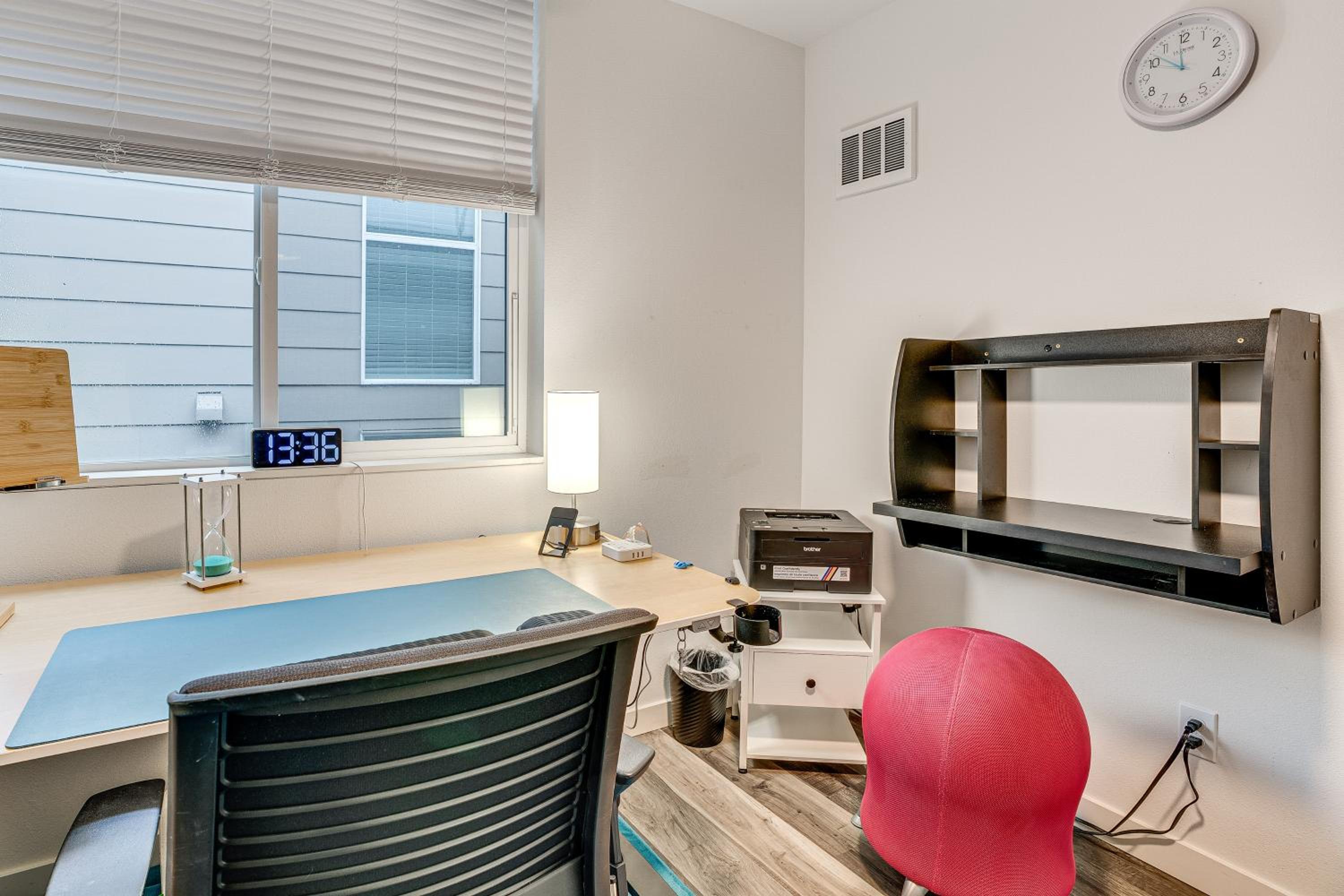 Walk to Seattle University Centrally Located Gem