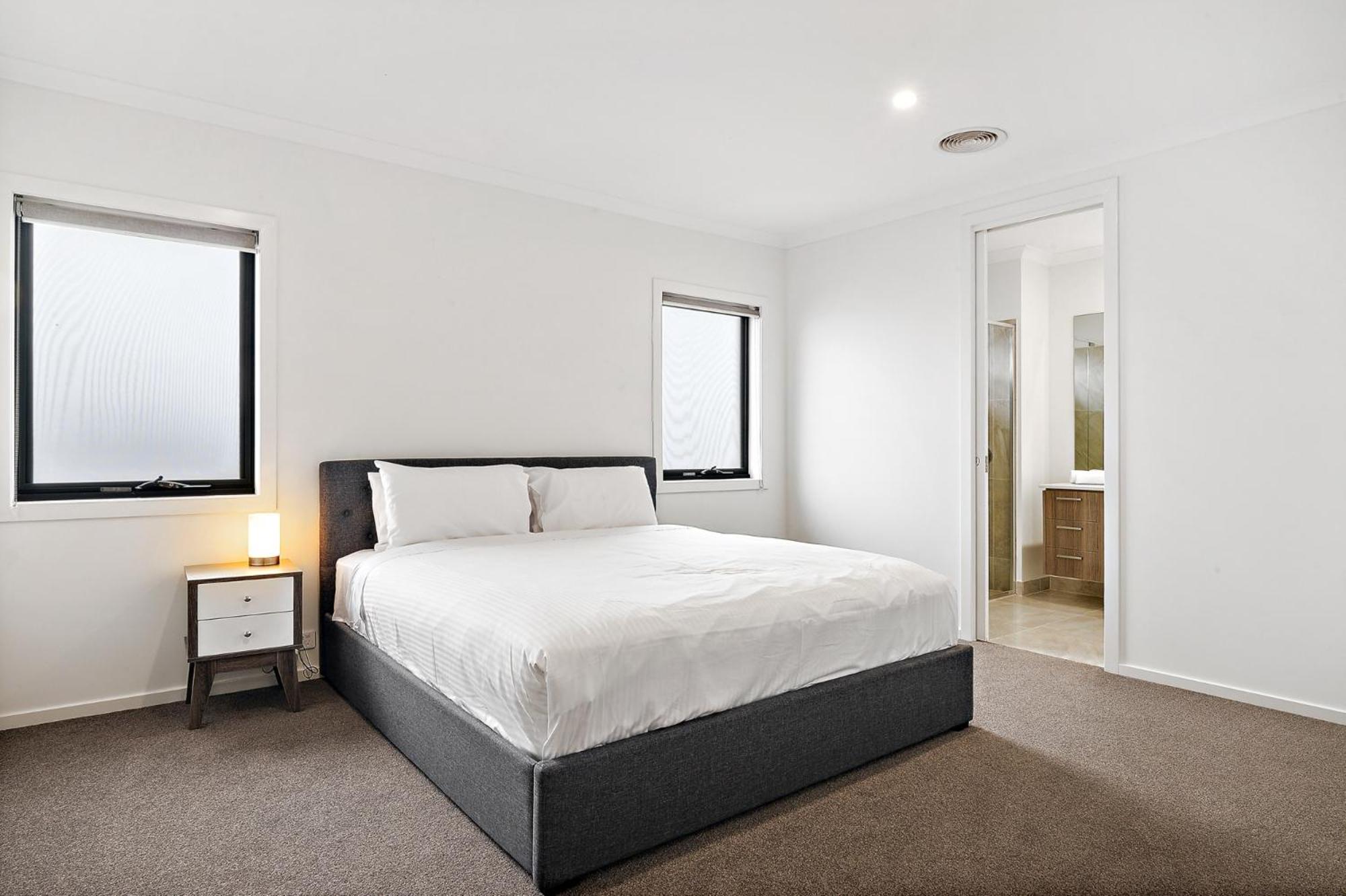 Spacious 5-Bed Home in Peaceful Point Cook