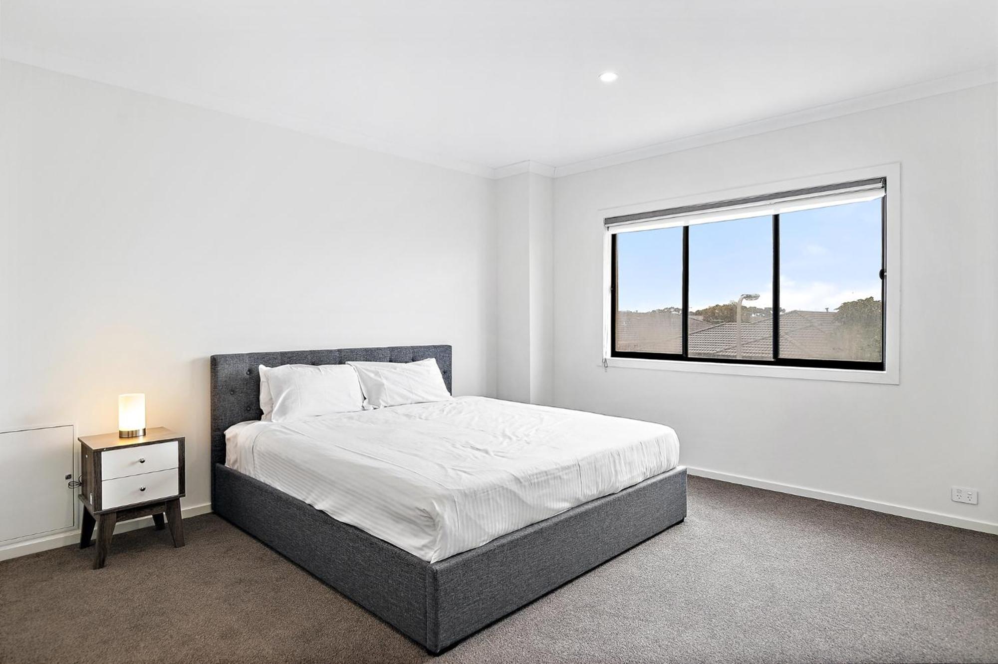 Spacious 5-Bed Home in Peaceful Point Cook