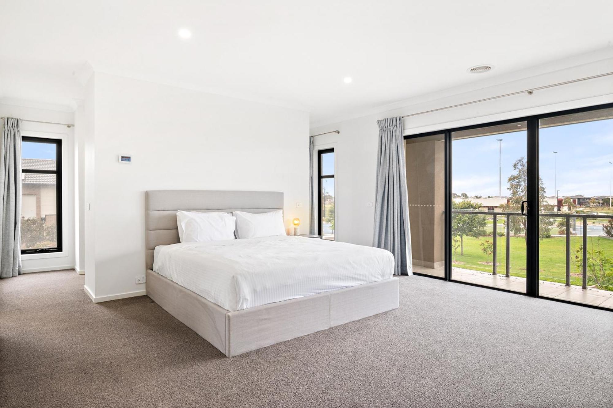 Spacious 5-Bed Home in Peaceful Point Cook