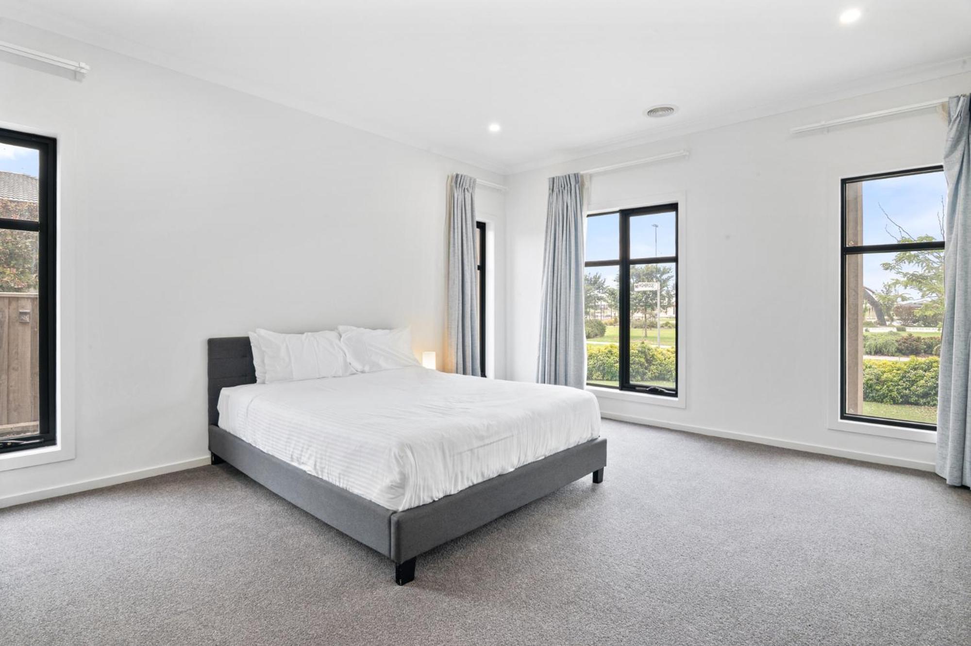 Spacious 5-Bed Home in Peaceful Point Cook