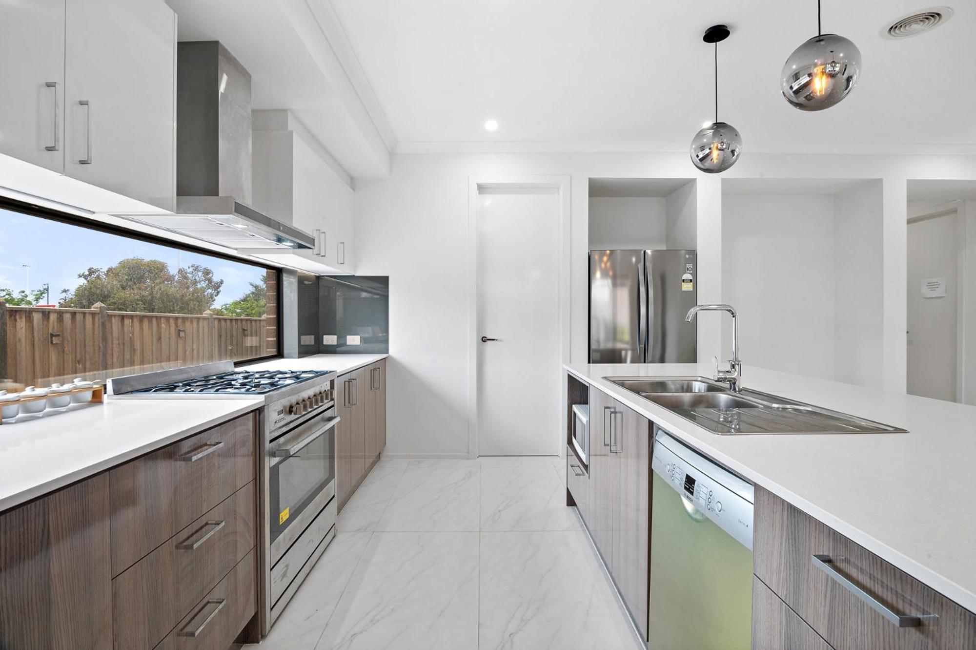 Spacious 5-Bed Home in Peaceful Point Cook