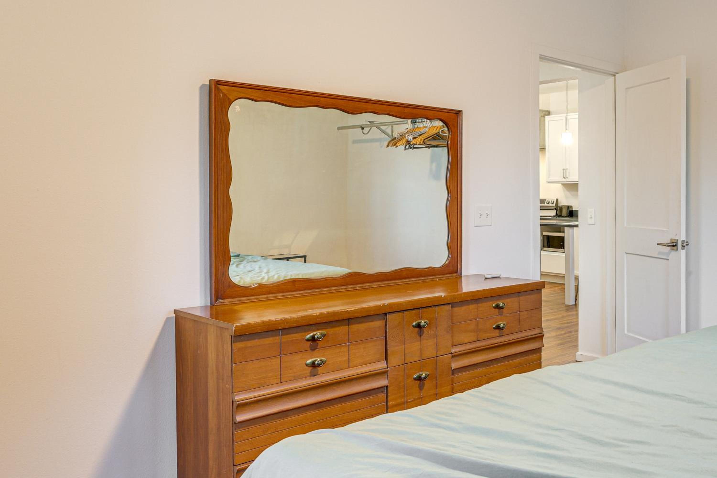 Stroll to Main St Eats! Pet-Friendly Joplin Escape
