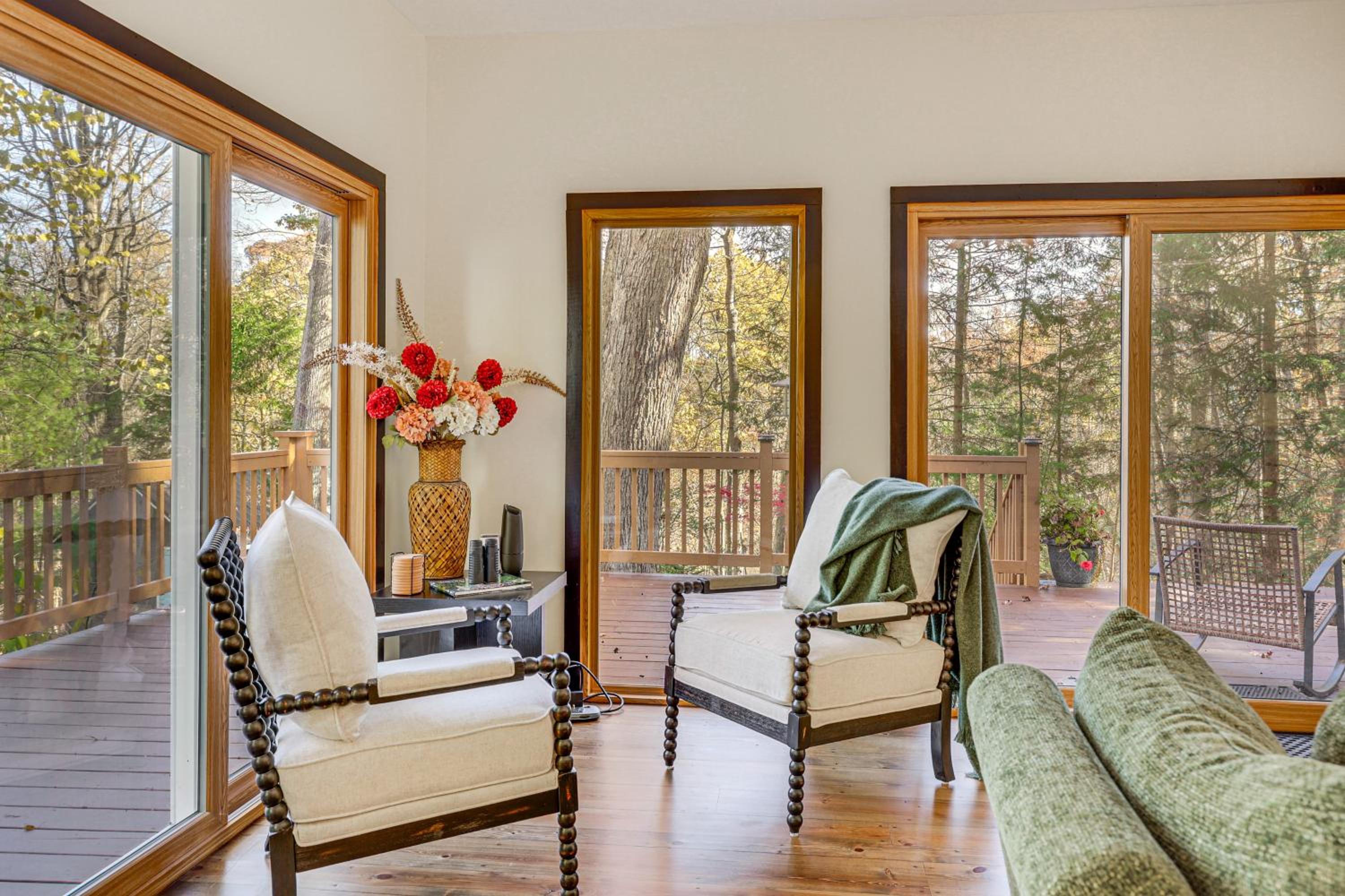 Trails, Wine and Events! Cuyahoga Falls Retreat