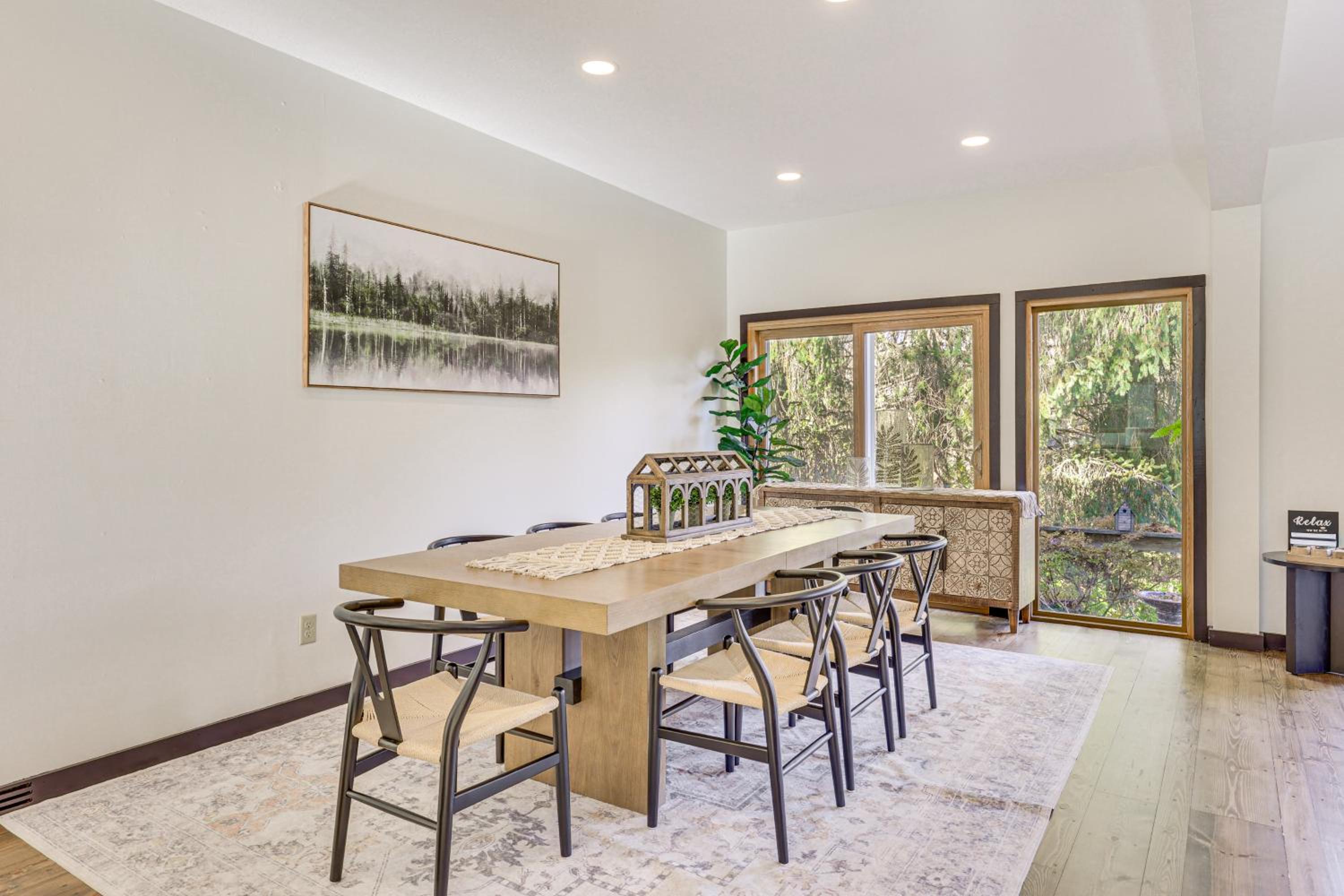 Trails, Wine and Events! Cuyahoga Falls Retreat