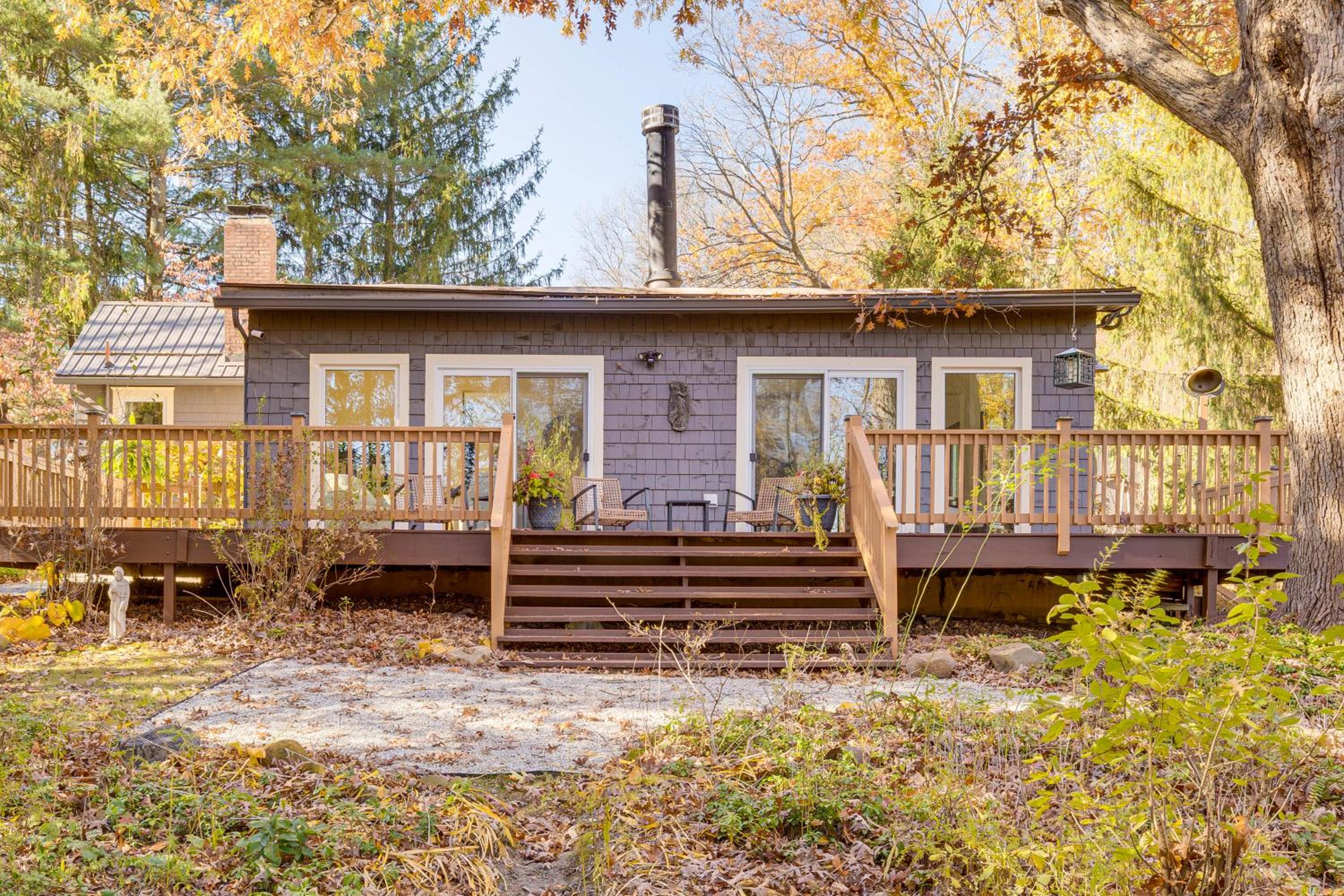 Trails, Wine and Events! Cuyahoga Falls Retreat