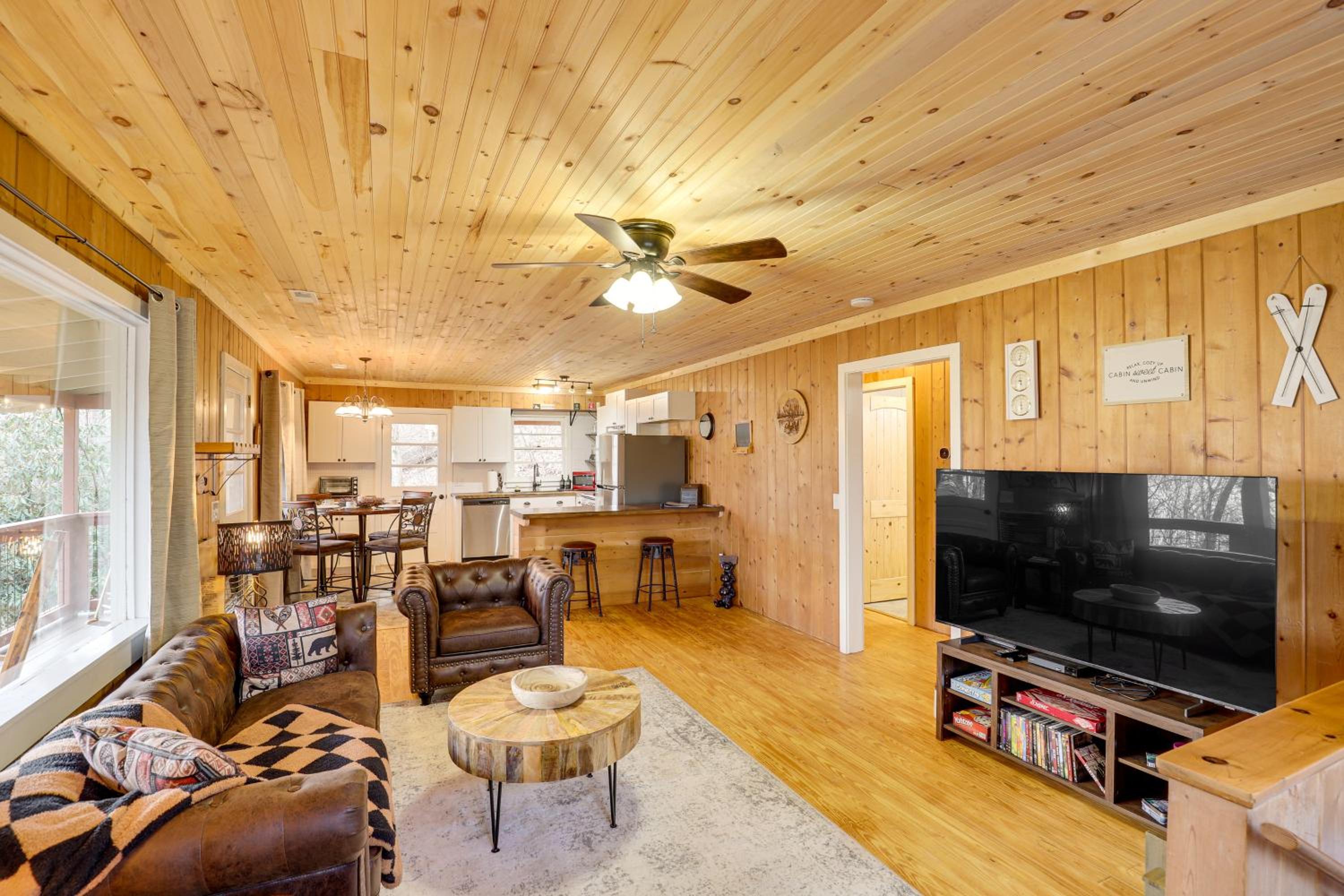Quiet Family Cabin in Balsam Hike, Ski, Explore