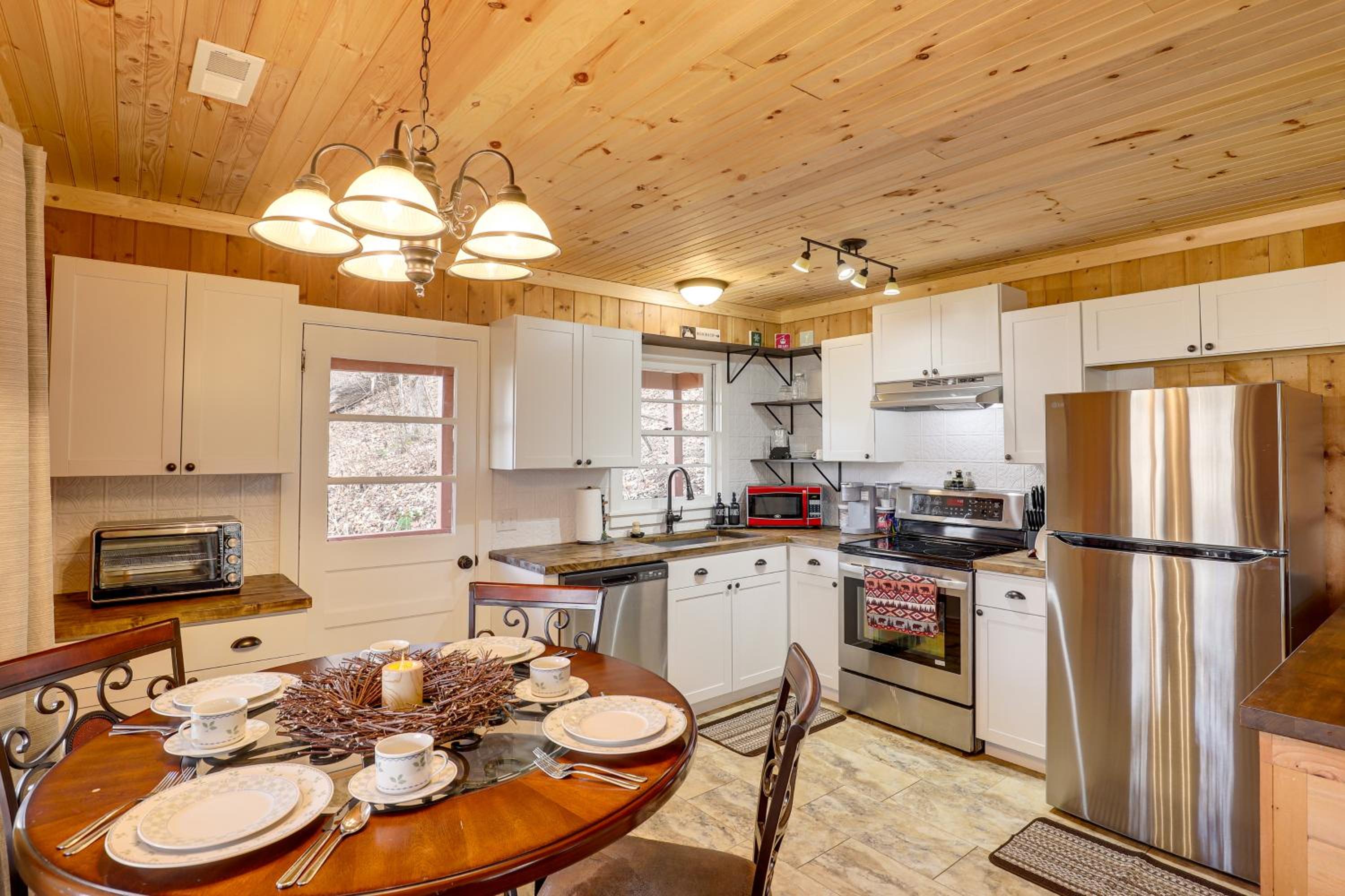 Quiet Family Cabin in Balsam Hike, Ski, Explore