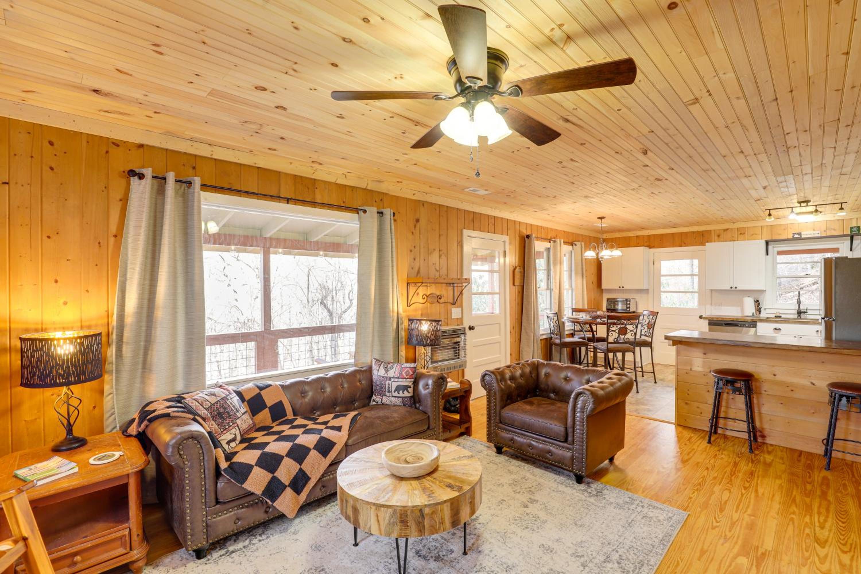 Quiet Family Cabin in Balsam Hike, Ski, Explore