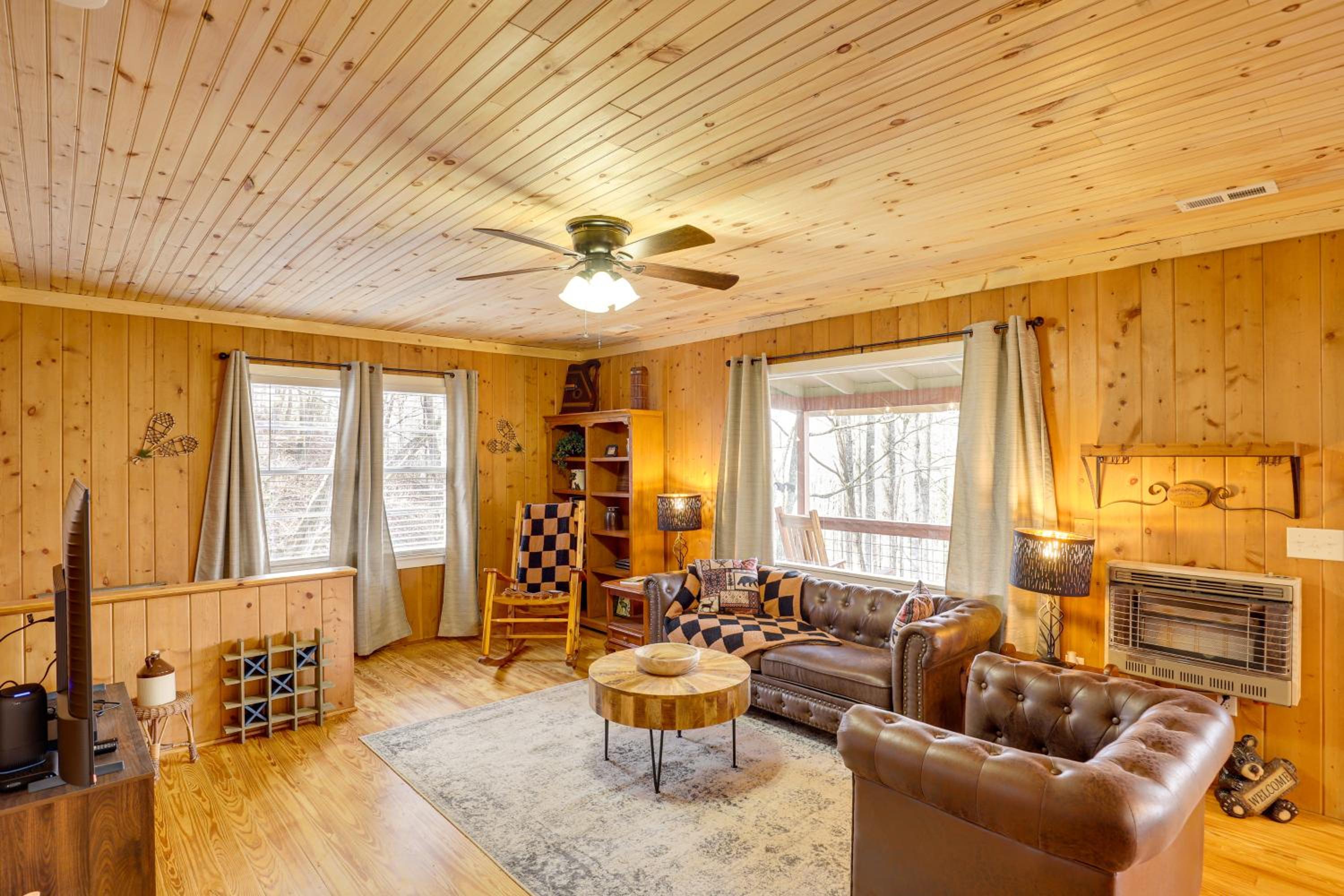Quiet Family Cabin in Balsam Hike, Ski, Explore