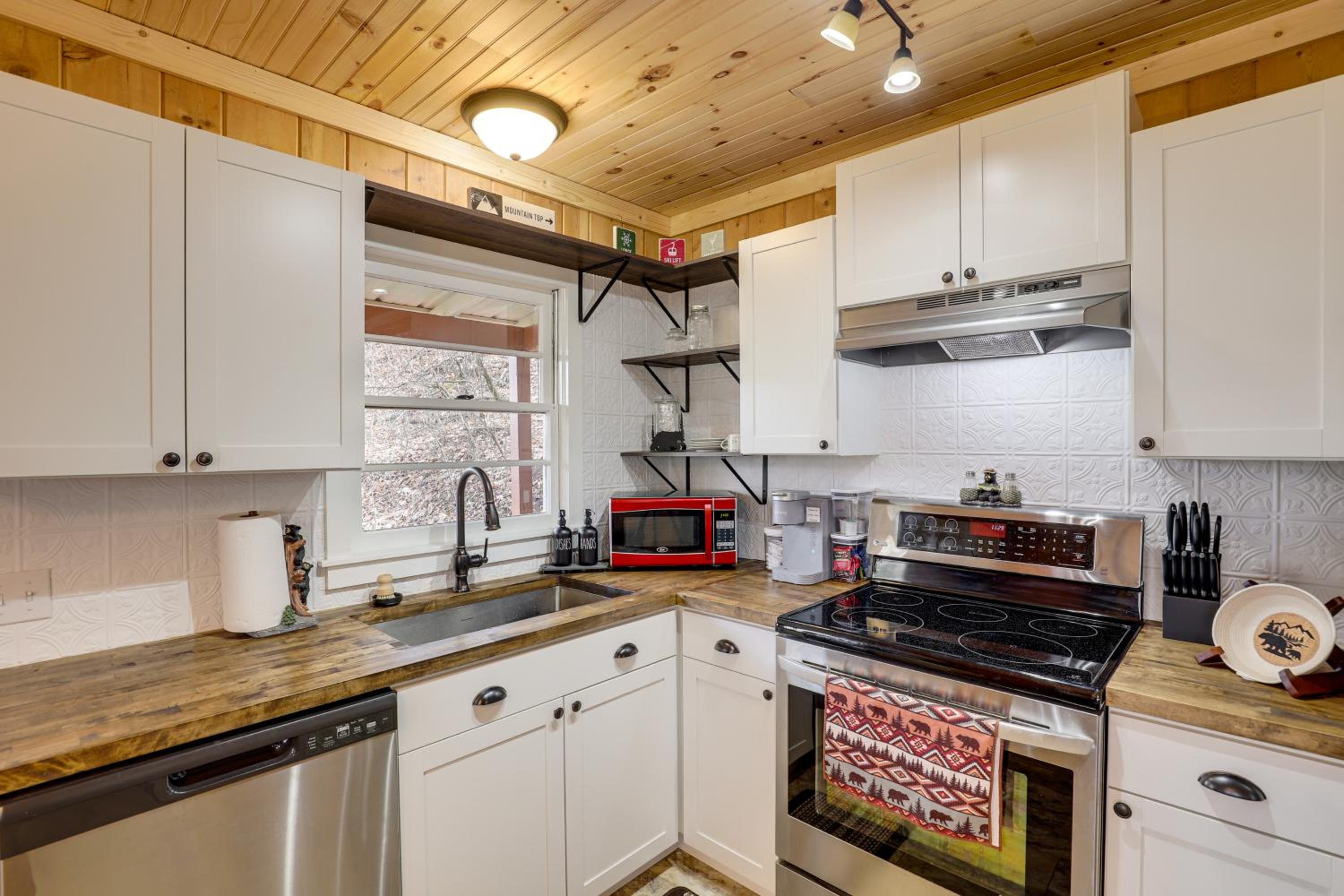 Quiet Family Cabin in Balsam Hike, Ski, Explore