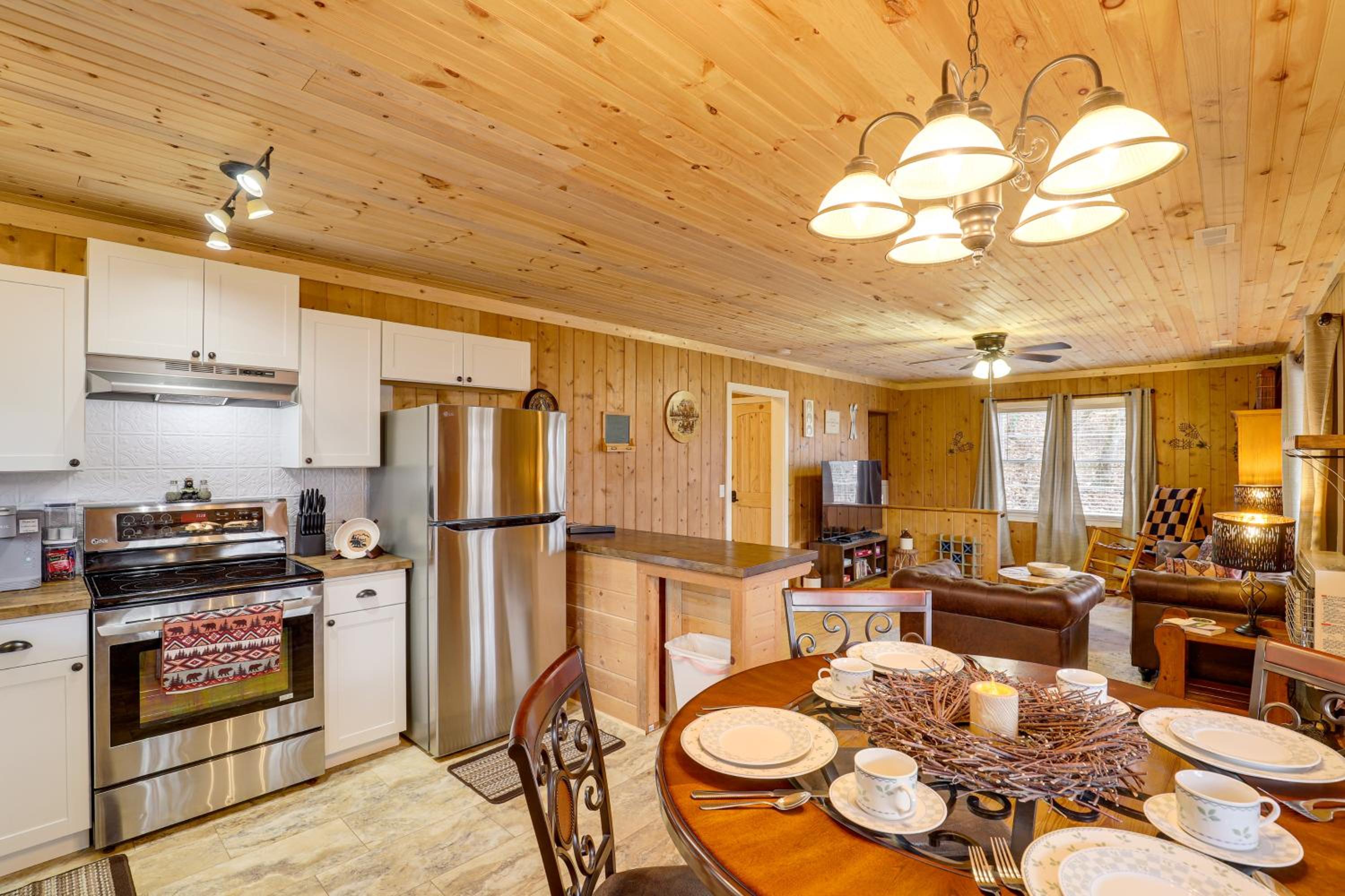 Quiet Family Cabin in Balsam Hike, Ski, Explore