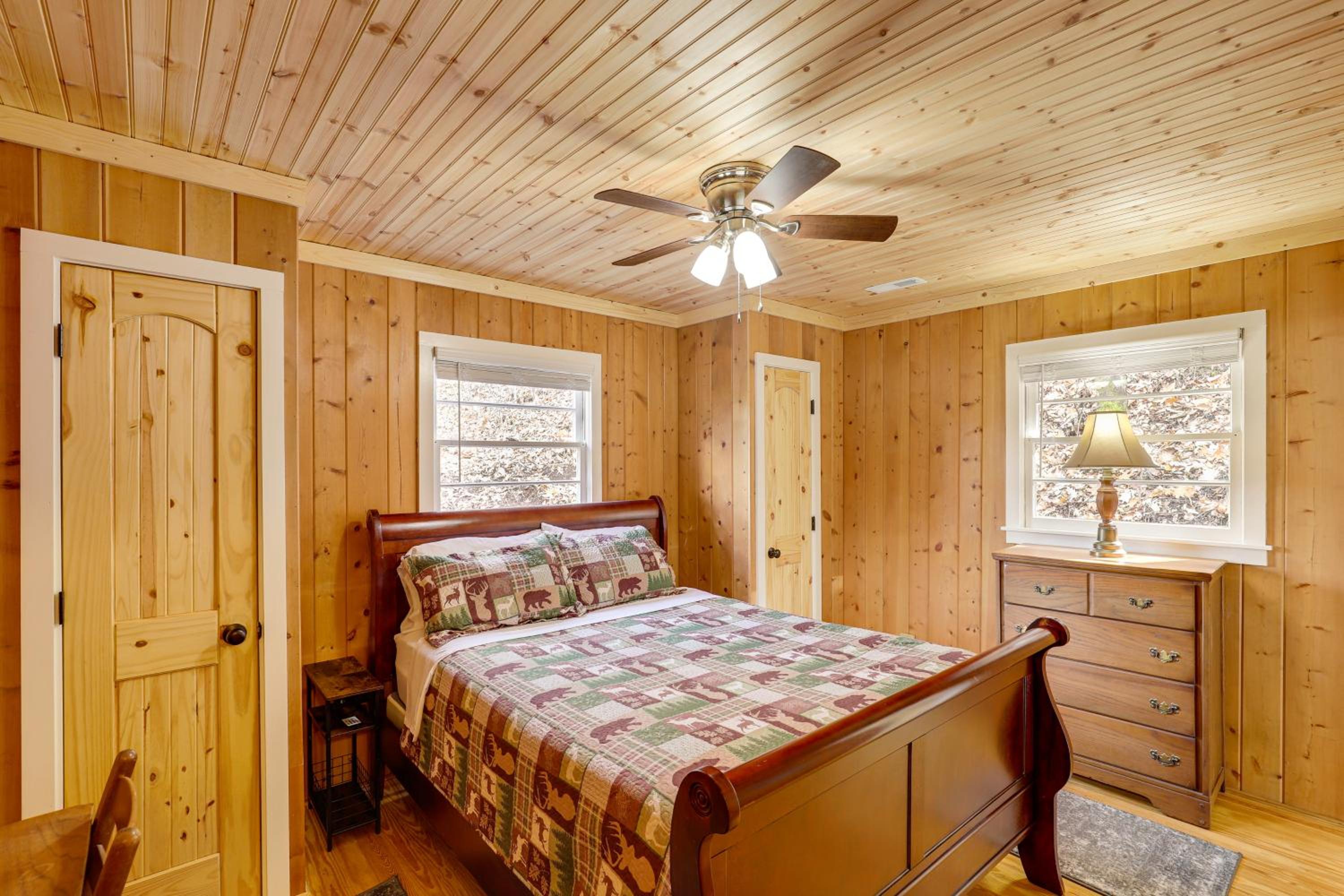 Quiet Family Cabin in Balsam Hike, Ski, Explore