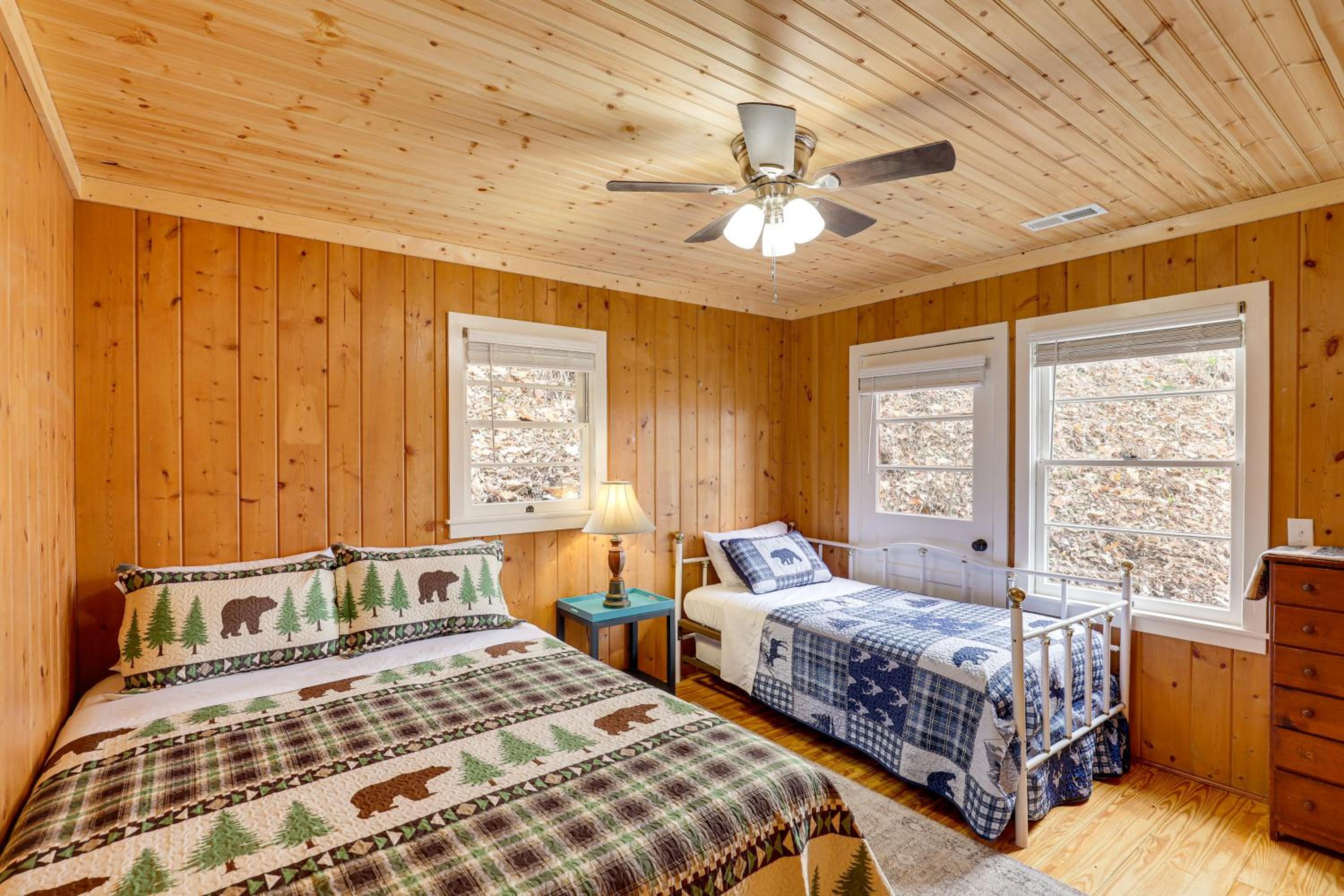 Quiet Family Cabin in Balsam Hike, Ski, Explore