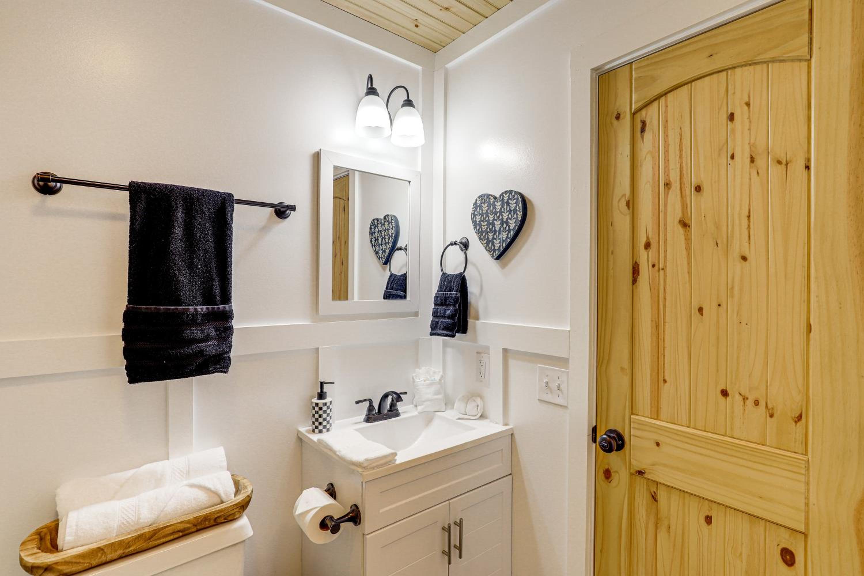 Quiet Family Cabin in Balsam Hike, Ski, Explore