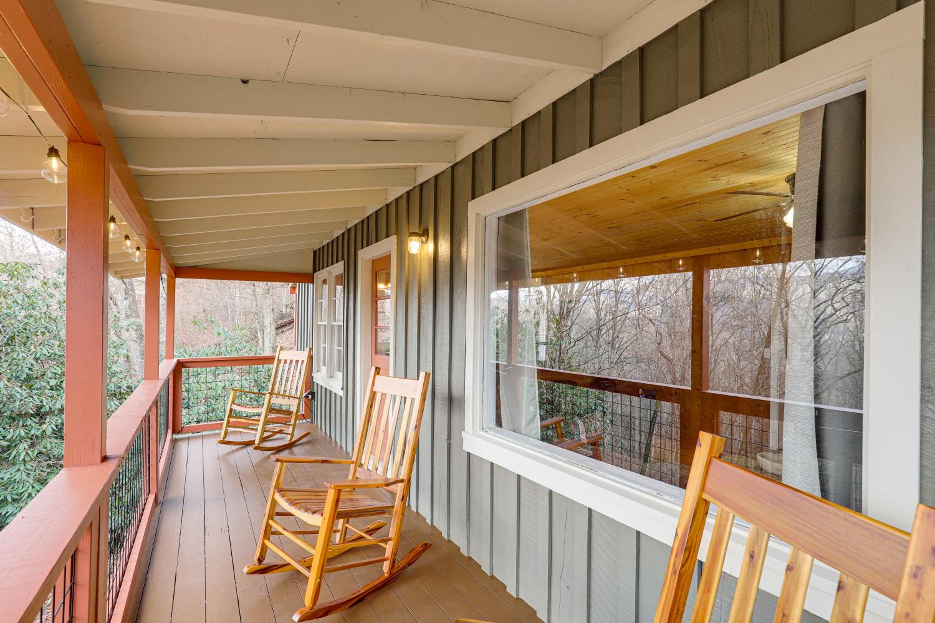 Quiet Family Cabin in Balsam Hike, Ski, Explore