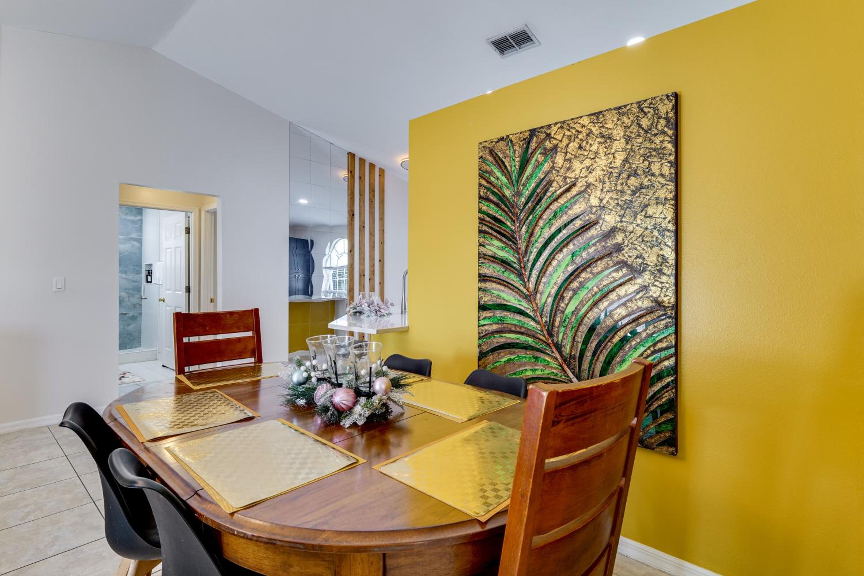 Lakefront Home with Poolside Lounge 11 Mi to Disney