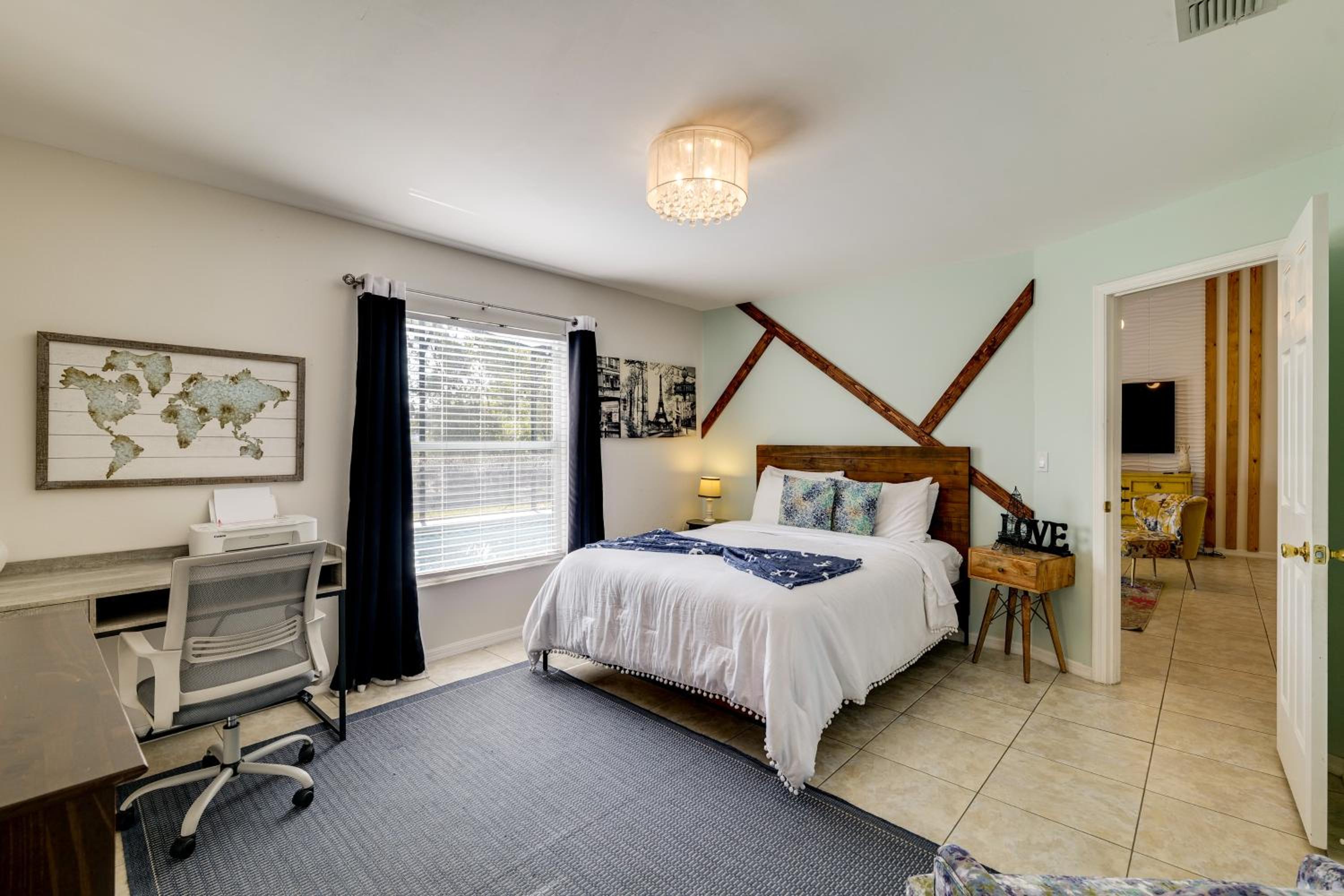 Lakefront Home with Poolside Lounge 11 Mi to Disney
