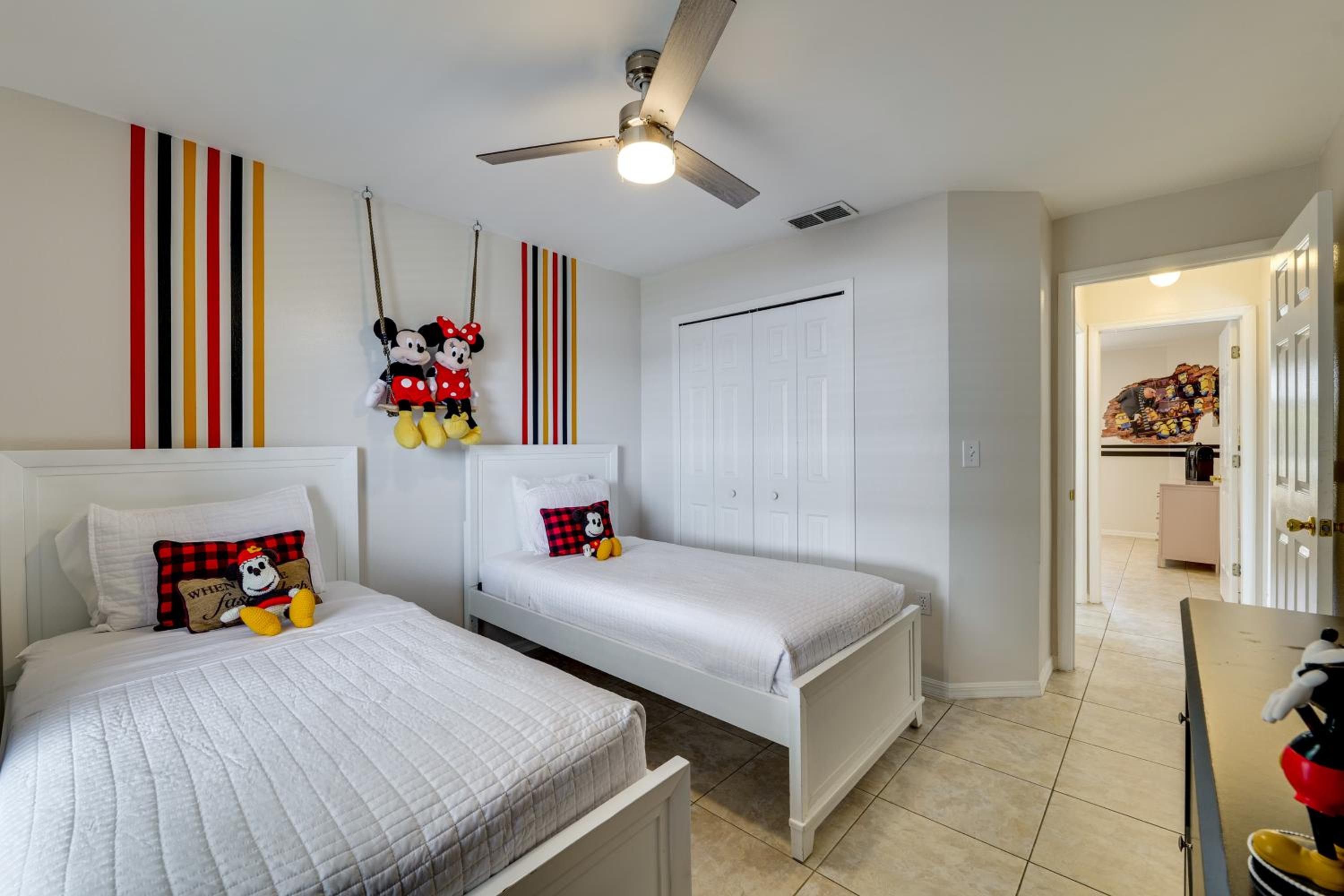 Lakefront Home with Poolside Lounge 11 Mi to Disney