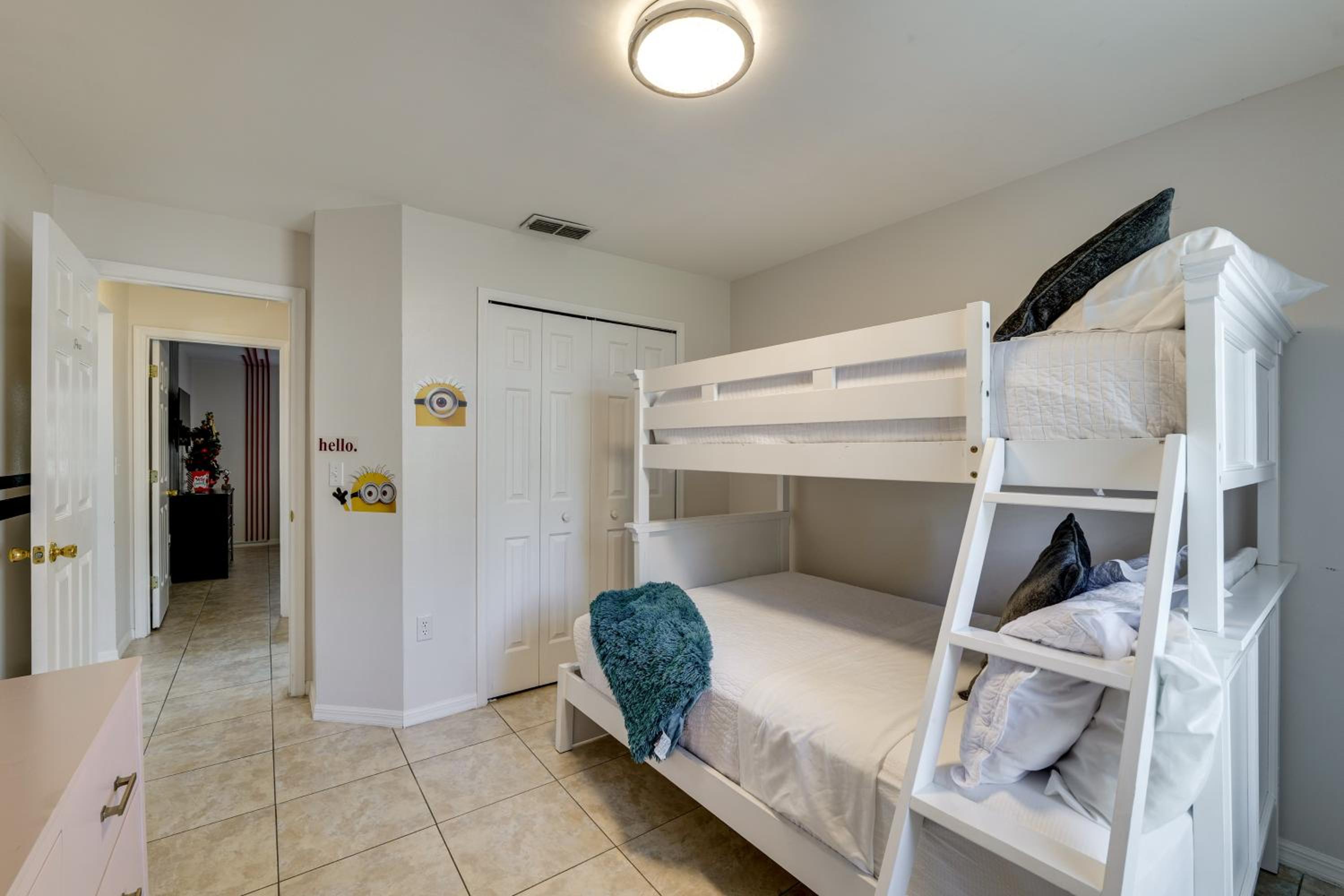 Lakefront Home with Poolside Lounge 11 Mi to Disney
