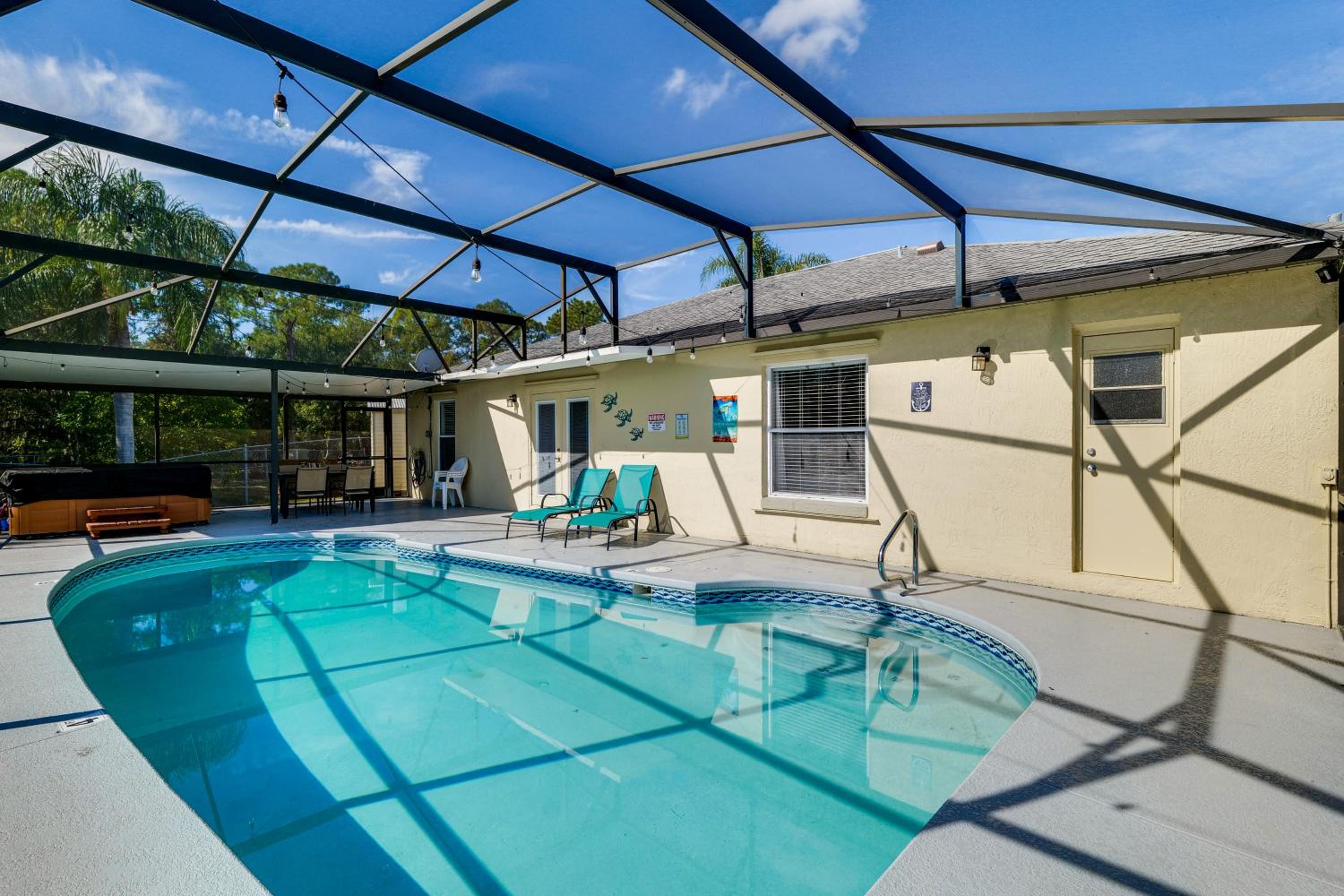 Lakefront Home with Poolside Lounge 11 Mi to Disney