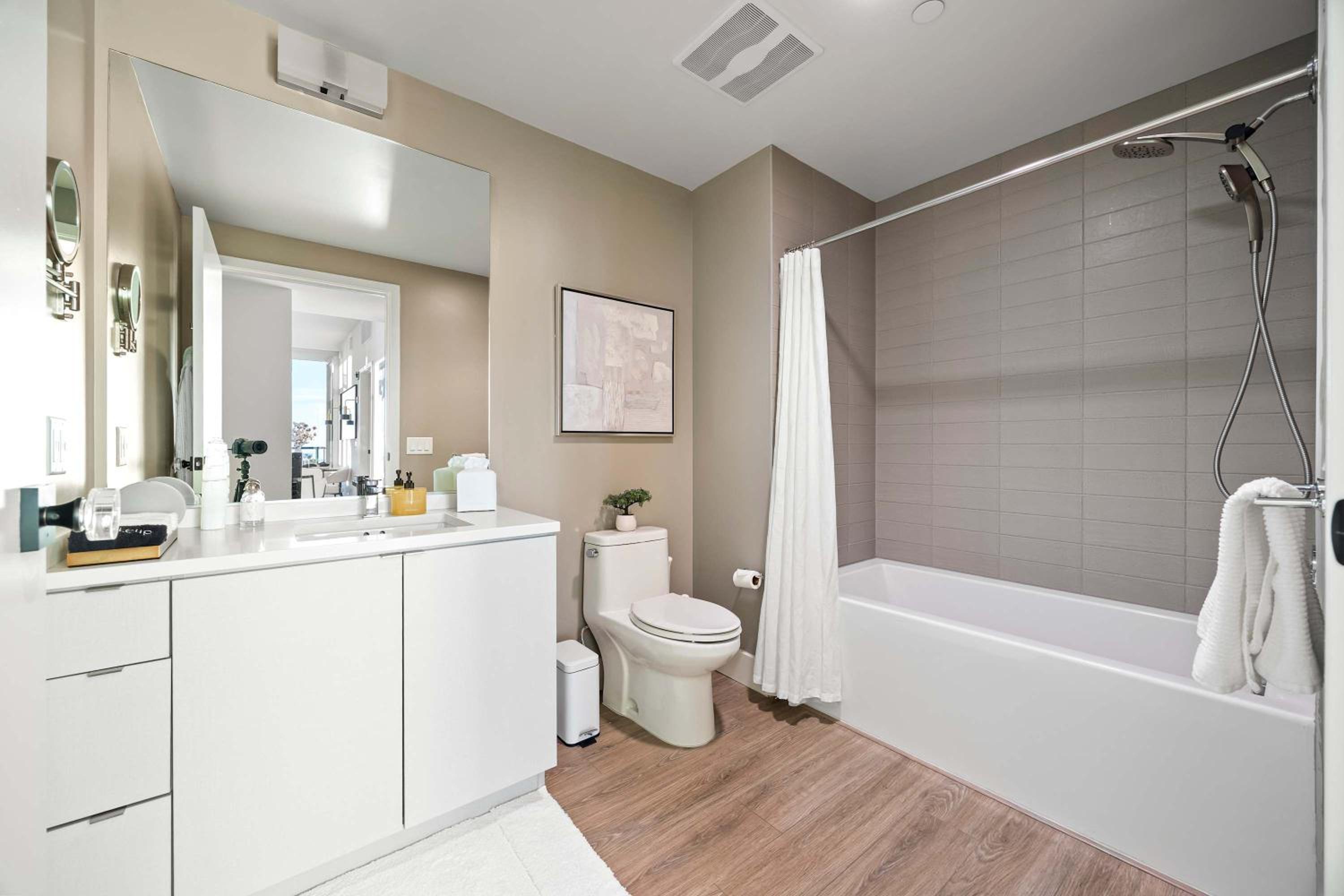 Luxury Penthouse 39th Floor · Ocean & Comic-Con