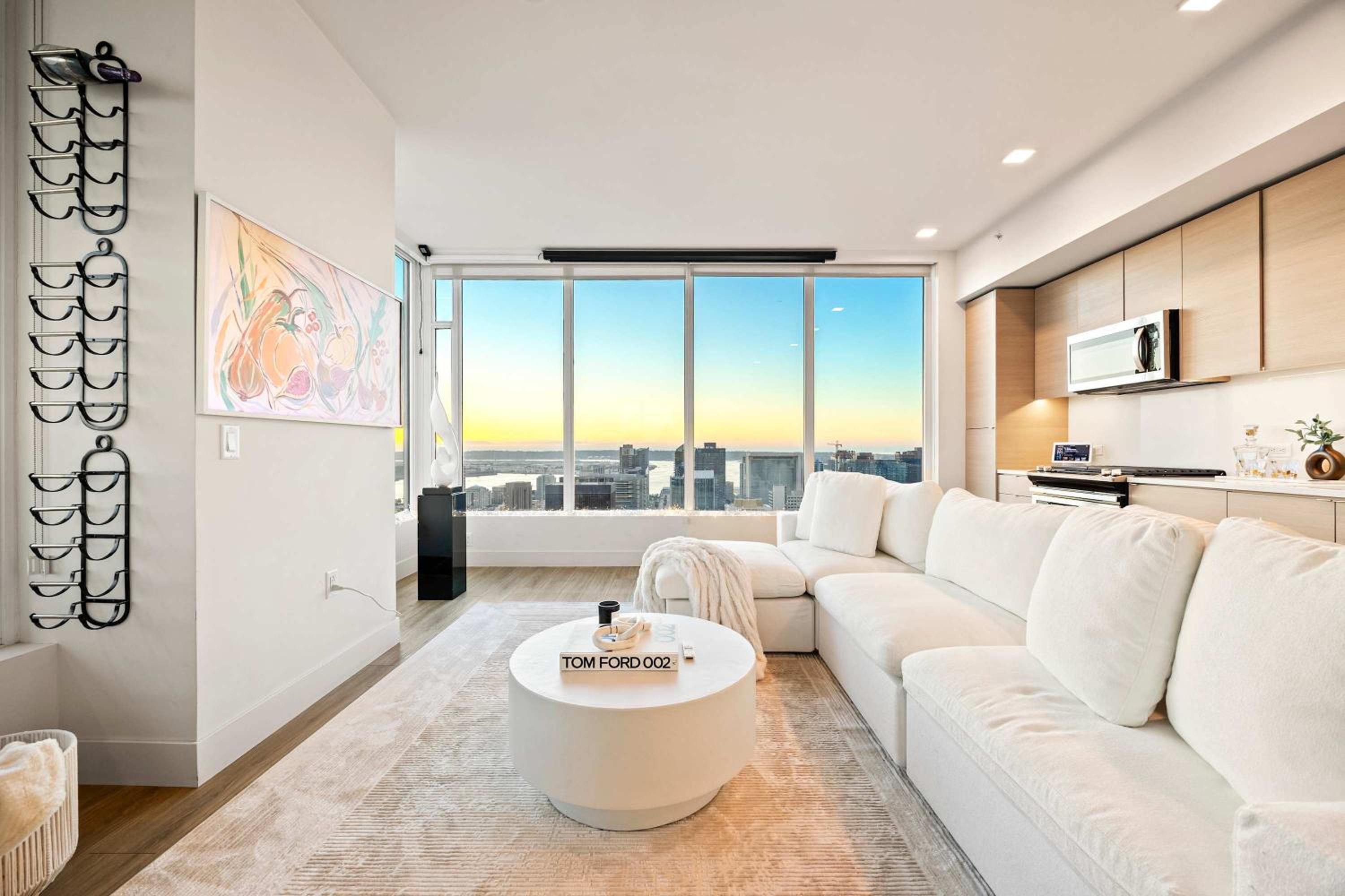Luxury Penthouse 39th Floor · Ocean & Comic-Con