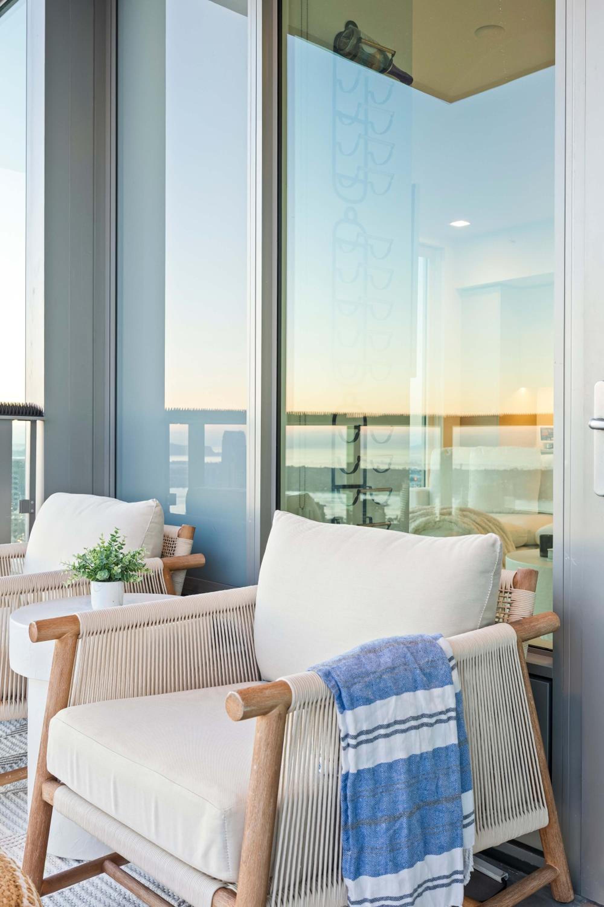 Luxury Penthouse 39th Floor · Ocean & Comic-Con