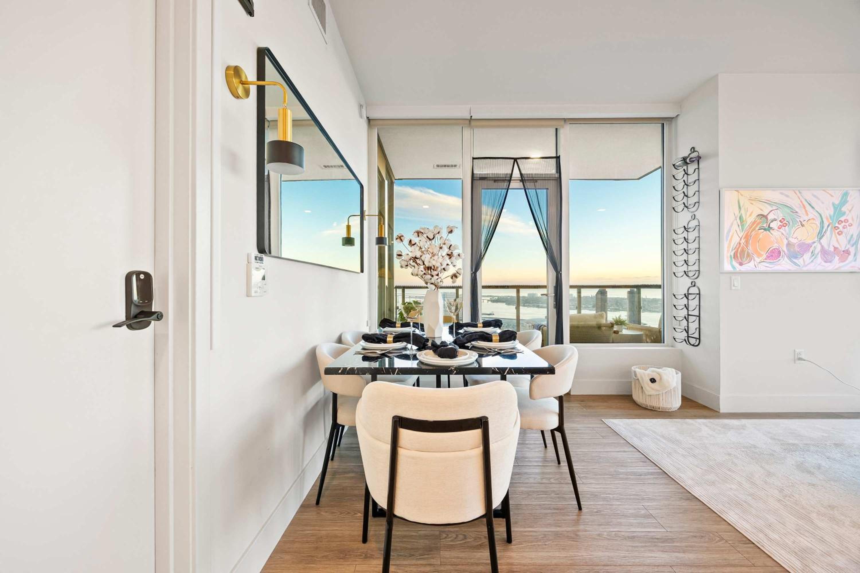 Luxury Penthouse 39th Floor · Ocean & Comic-Con