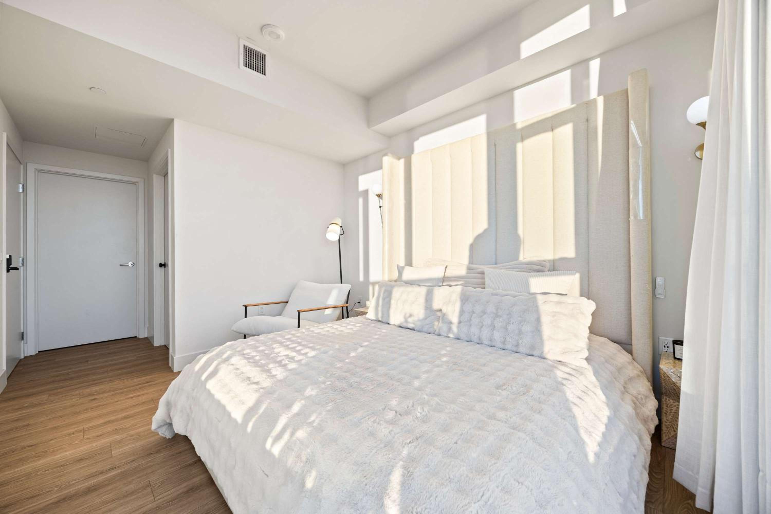 Luxury Penthouse 39th Floor · Ocean & Comic-Con