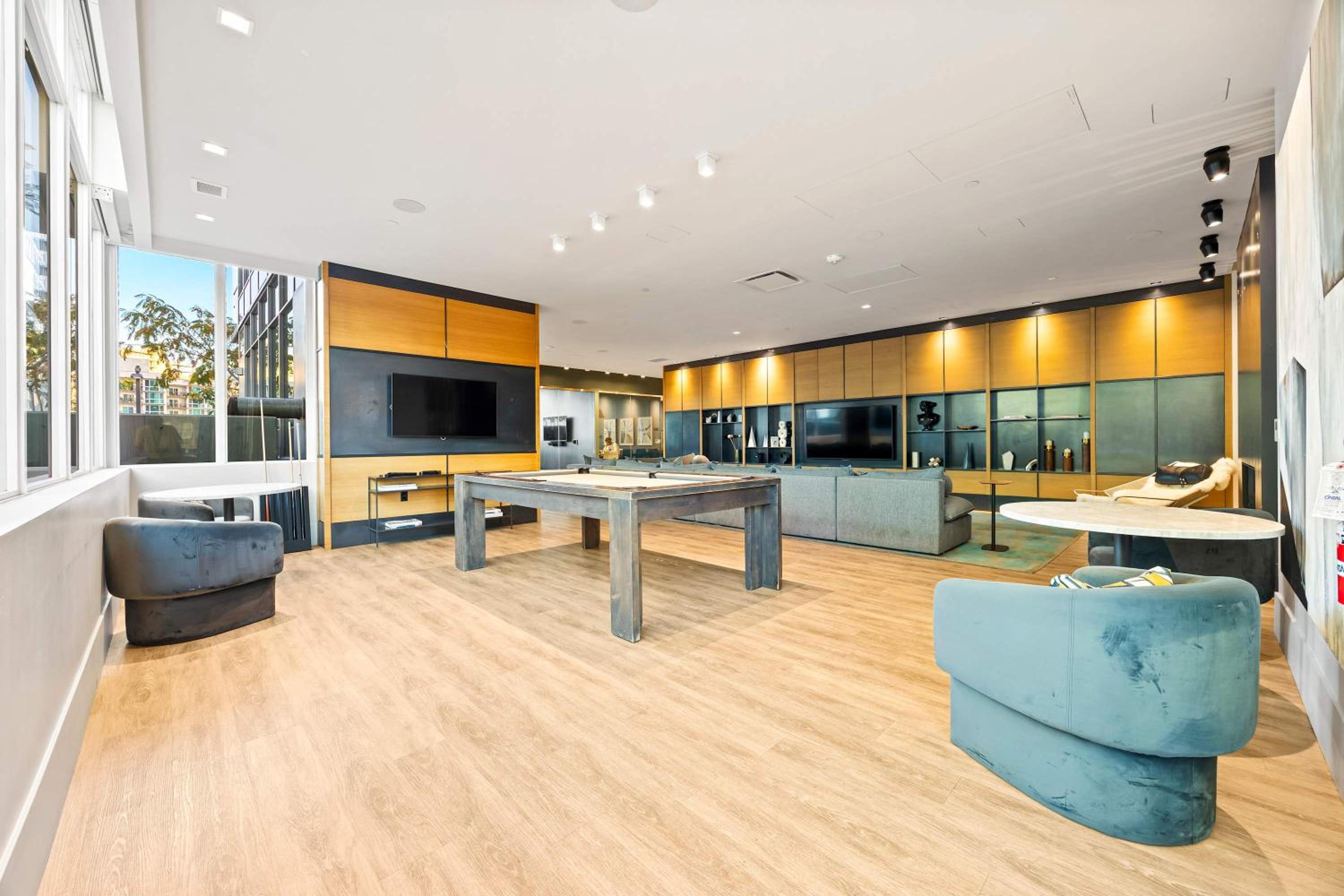 Luxury Penthouse 39th Floor · Ocean & Comic-Con