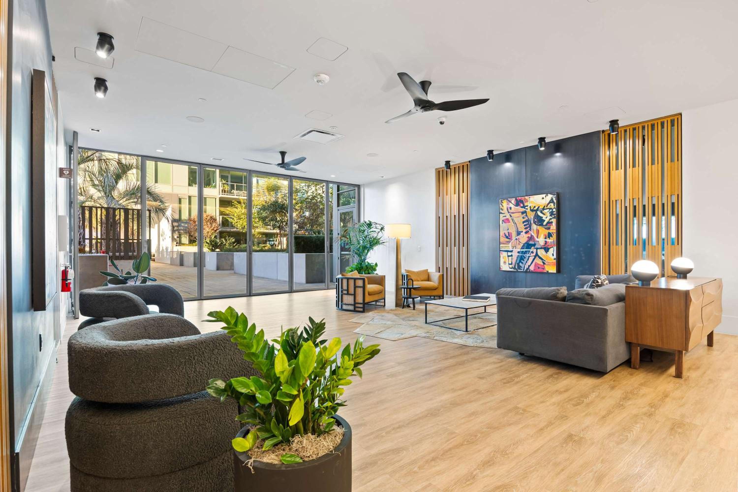 Luxury Penthouse 39th Floor · Ocean & Comic-Con