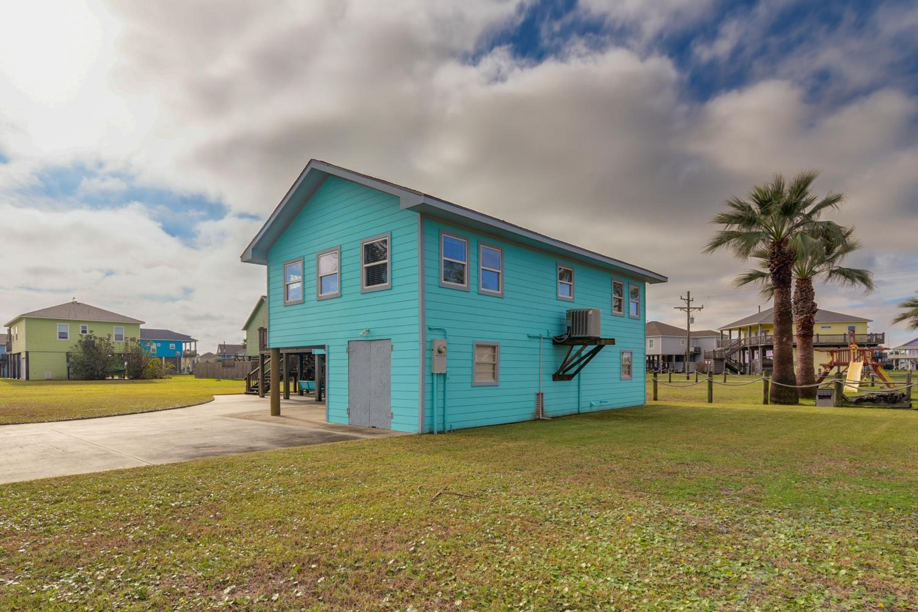 Steps to Sea! Crystal Beach Home with Furnished Deck