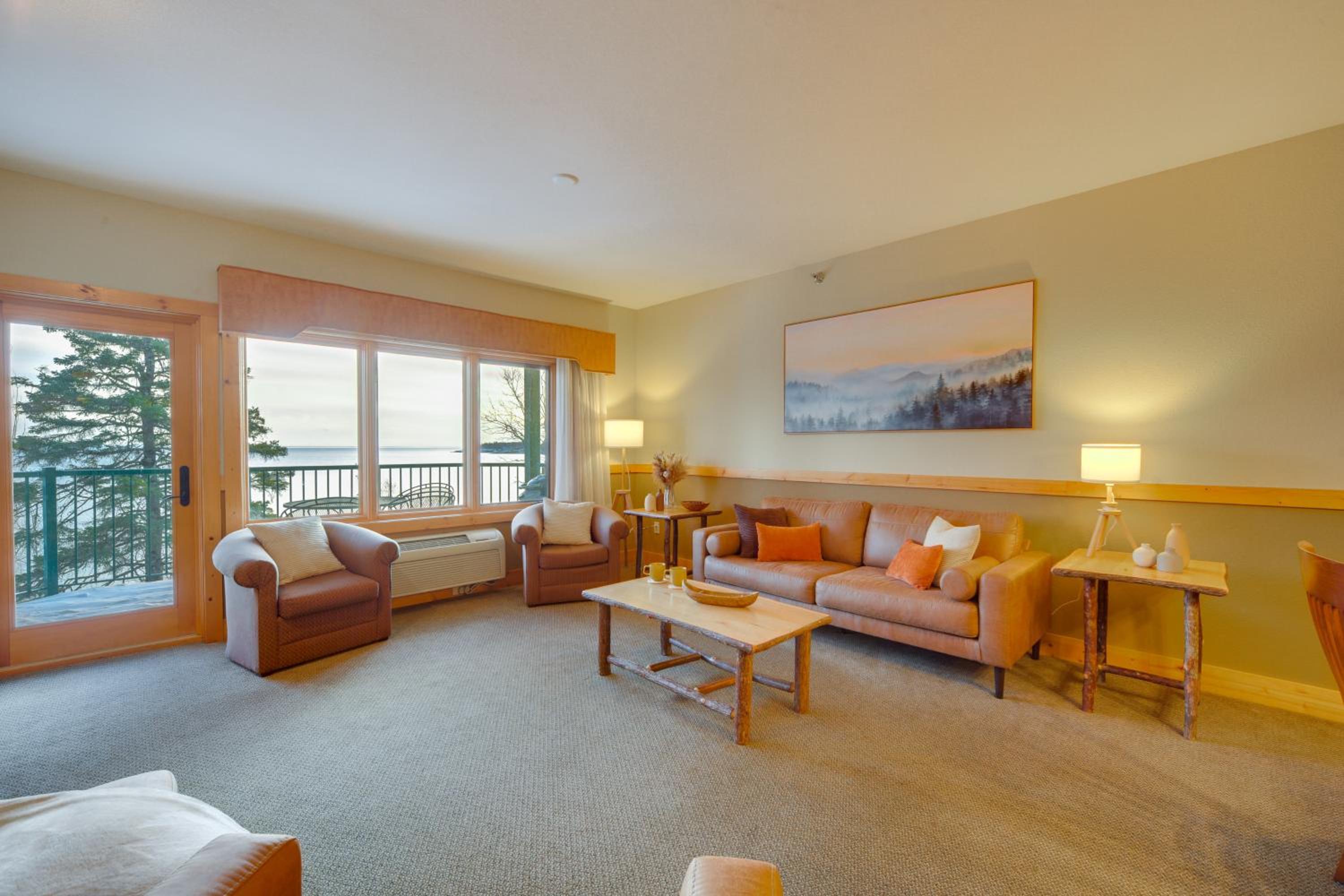 Pool Access North Shore Gem Near Beaches and Trails