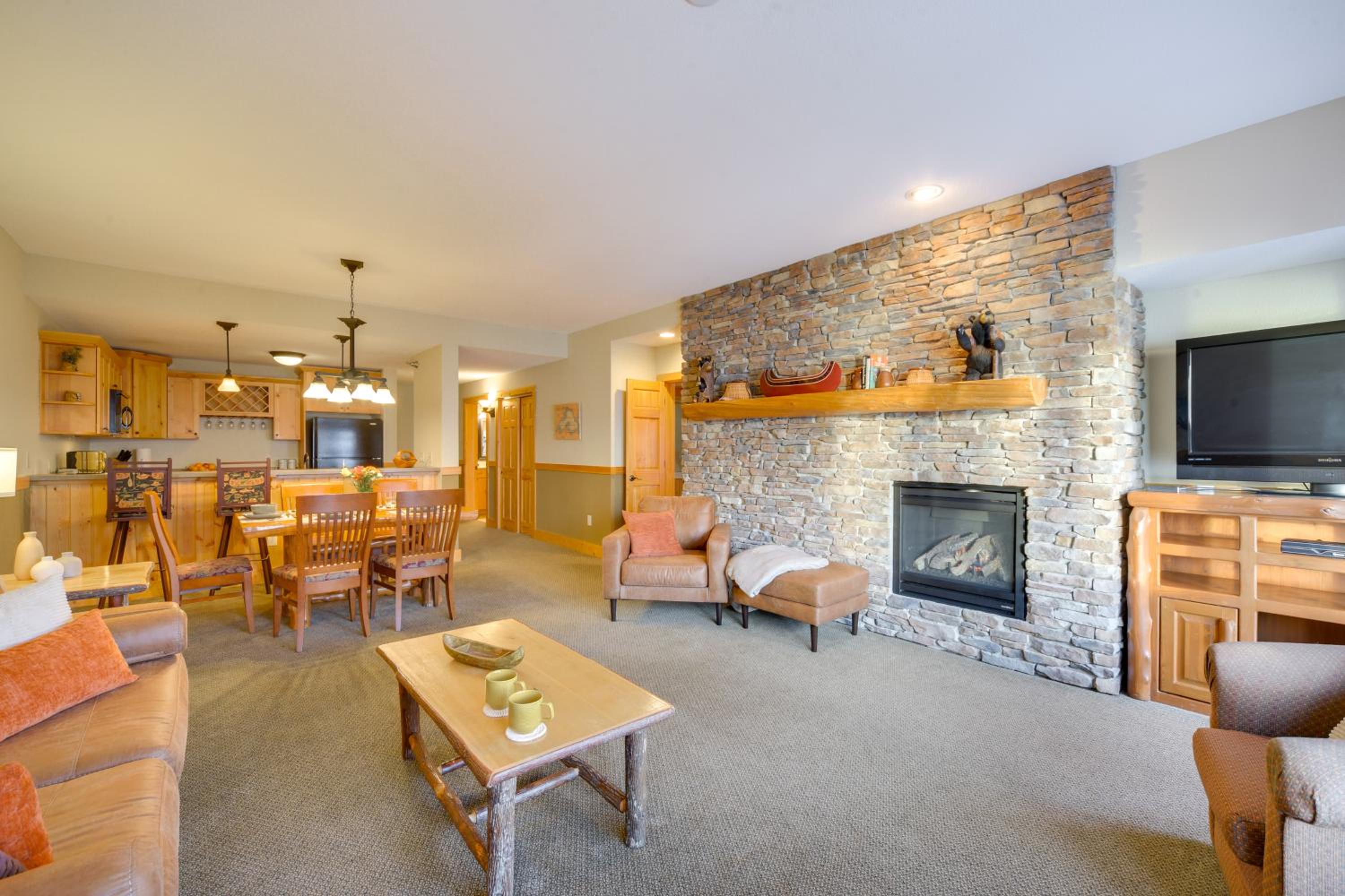 Pool Access North Shore Gem Near Beaches and Trails