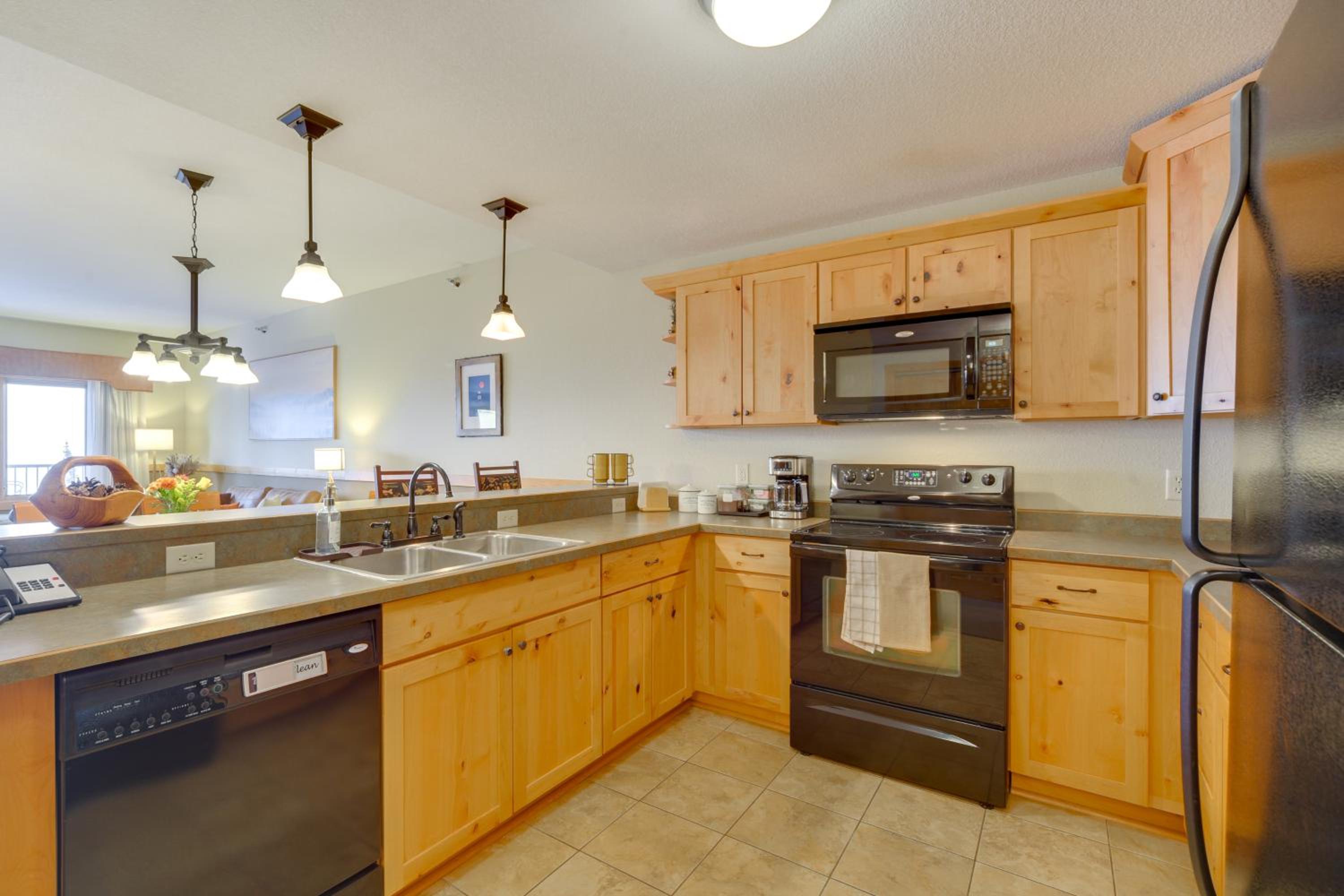 Pool Access North Shore Gem Near Beaches and Trails