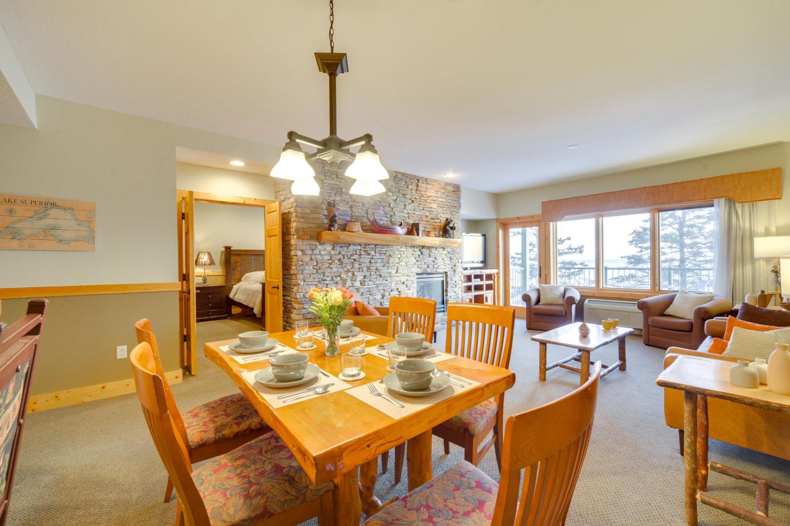 Pool Access North Shore Gem Near Beaches and Trails