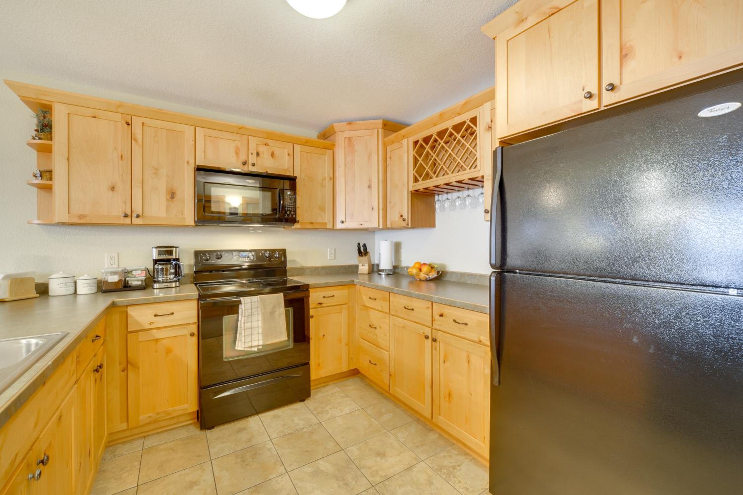 Pool Access North Shore Gem Near Beaches and Trails