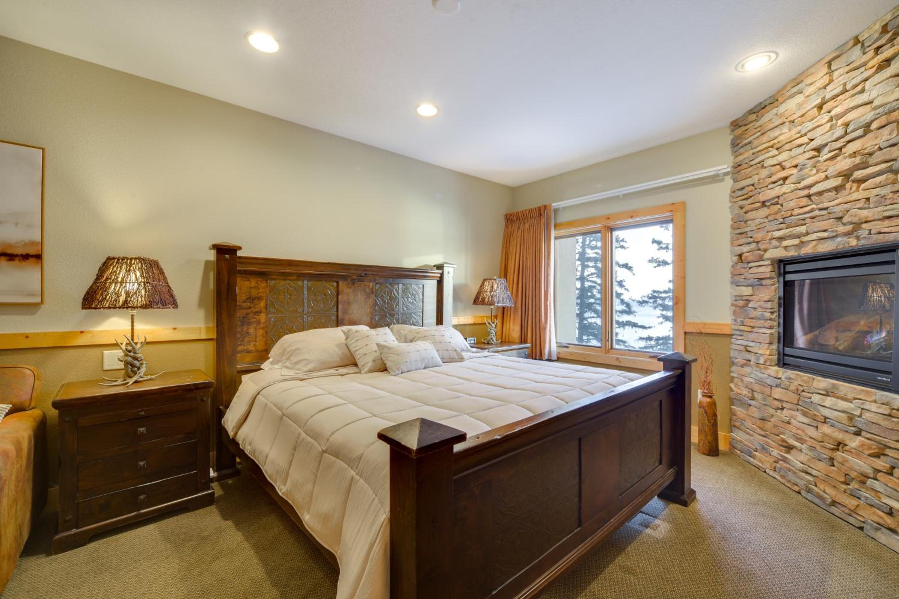 Pool Access North Shore Gem Near Beaches and Trails