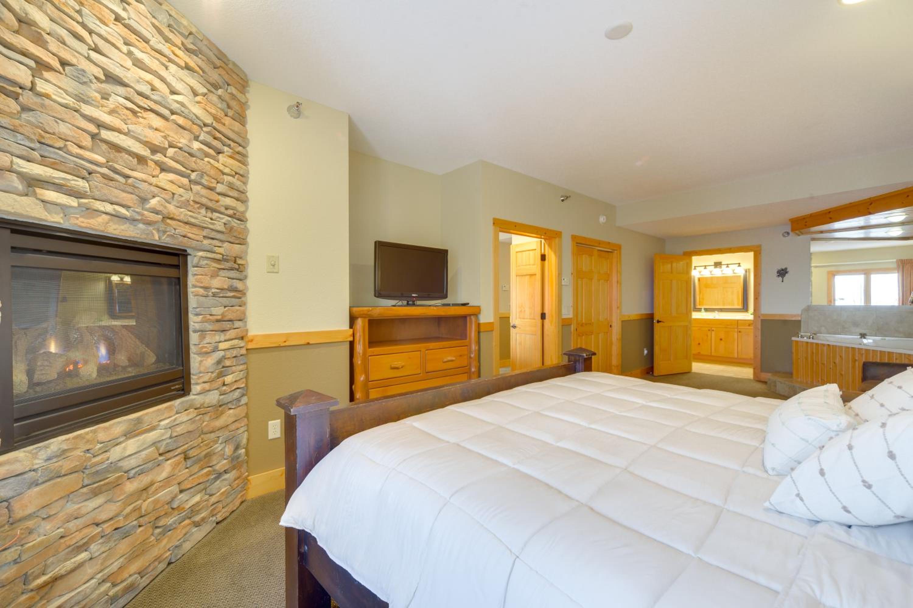 Pool Access North Shore Gem Near Beaches and Trails