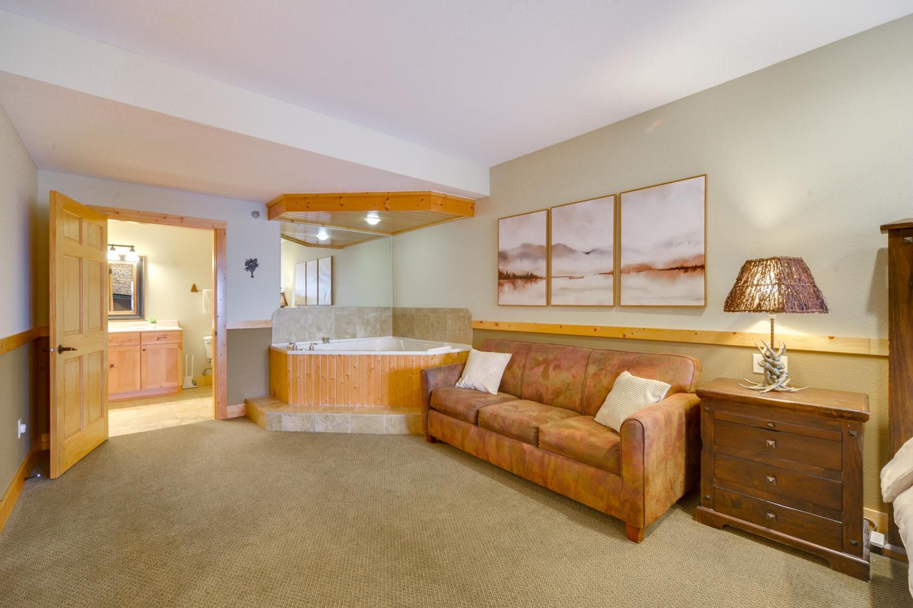 Pool Access North Shore Gem Near Beaches and Trails