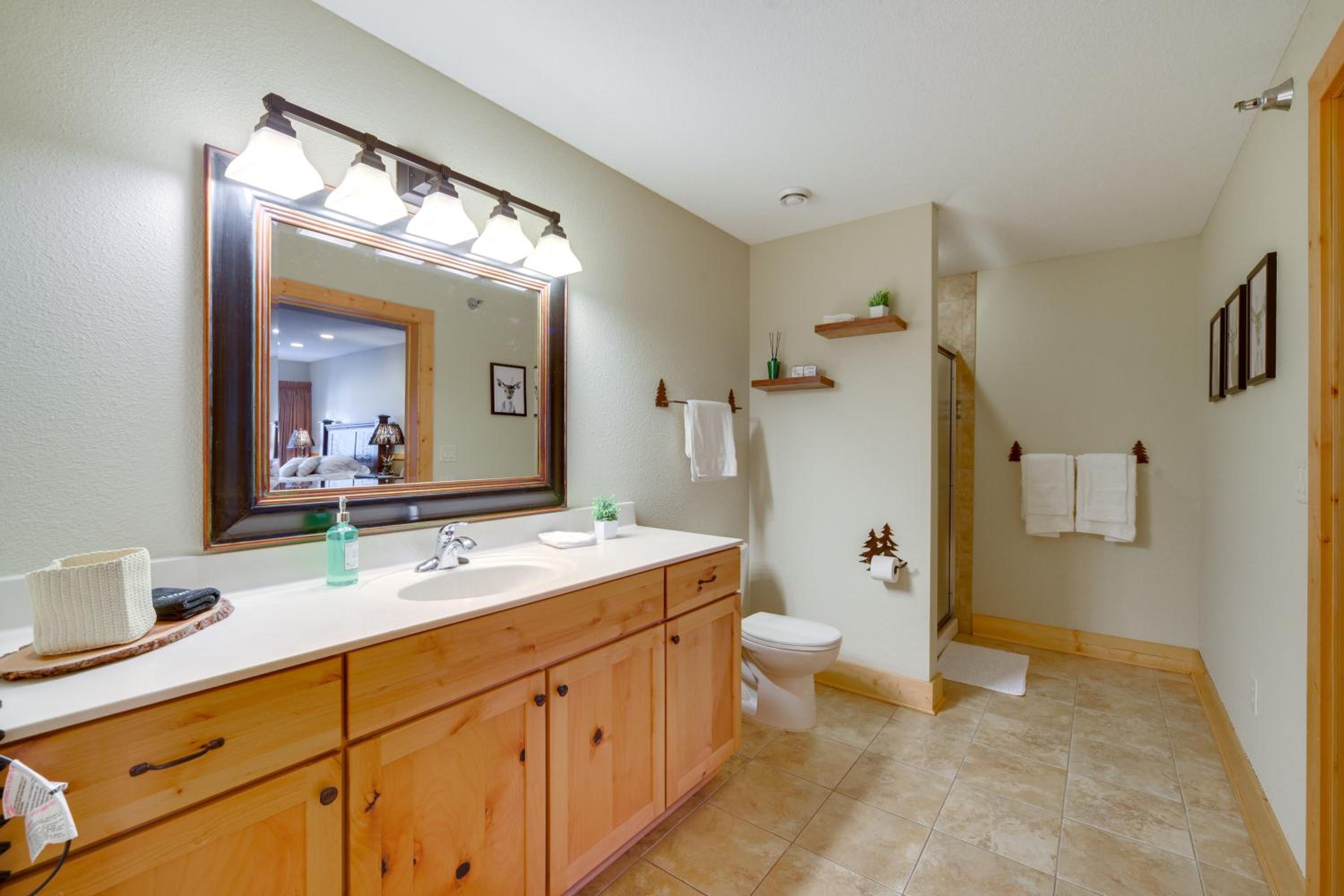 Pool Access North Shore Gem Near Beaches and Trails